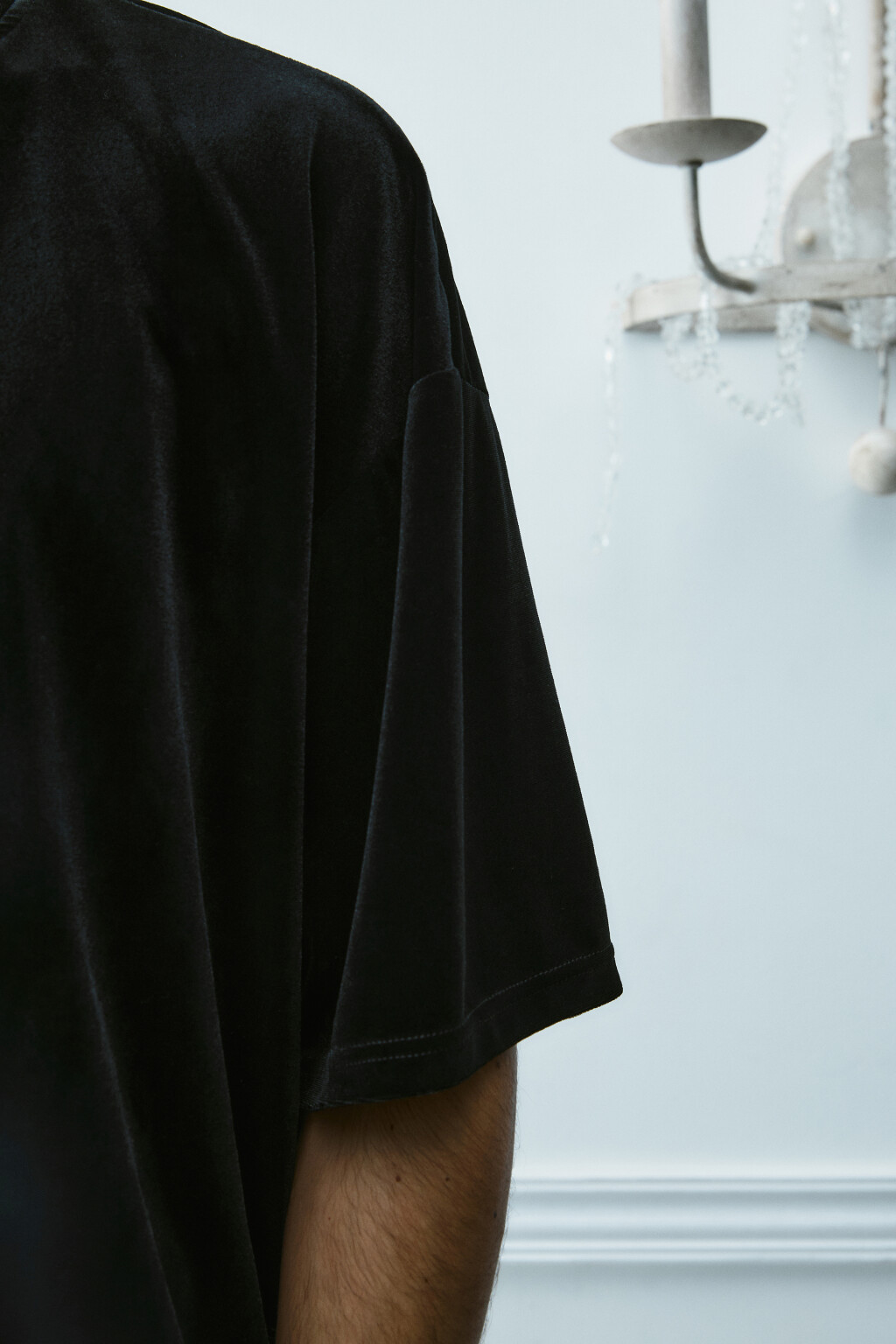 Футболка укороченная из велюра - цвет черный - 7
