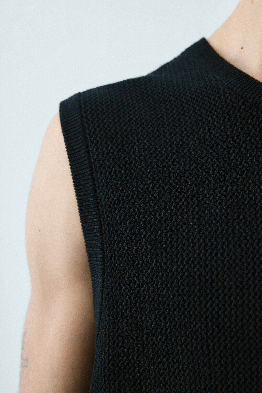 Майка хлопковая в рубчик - цвет черный - 7