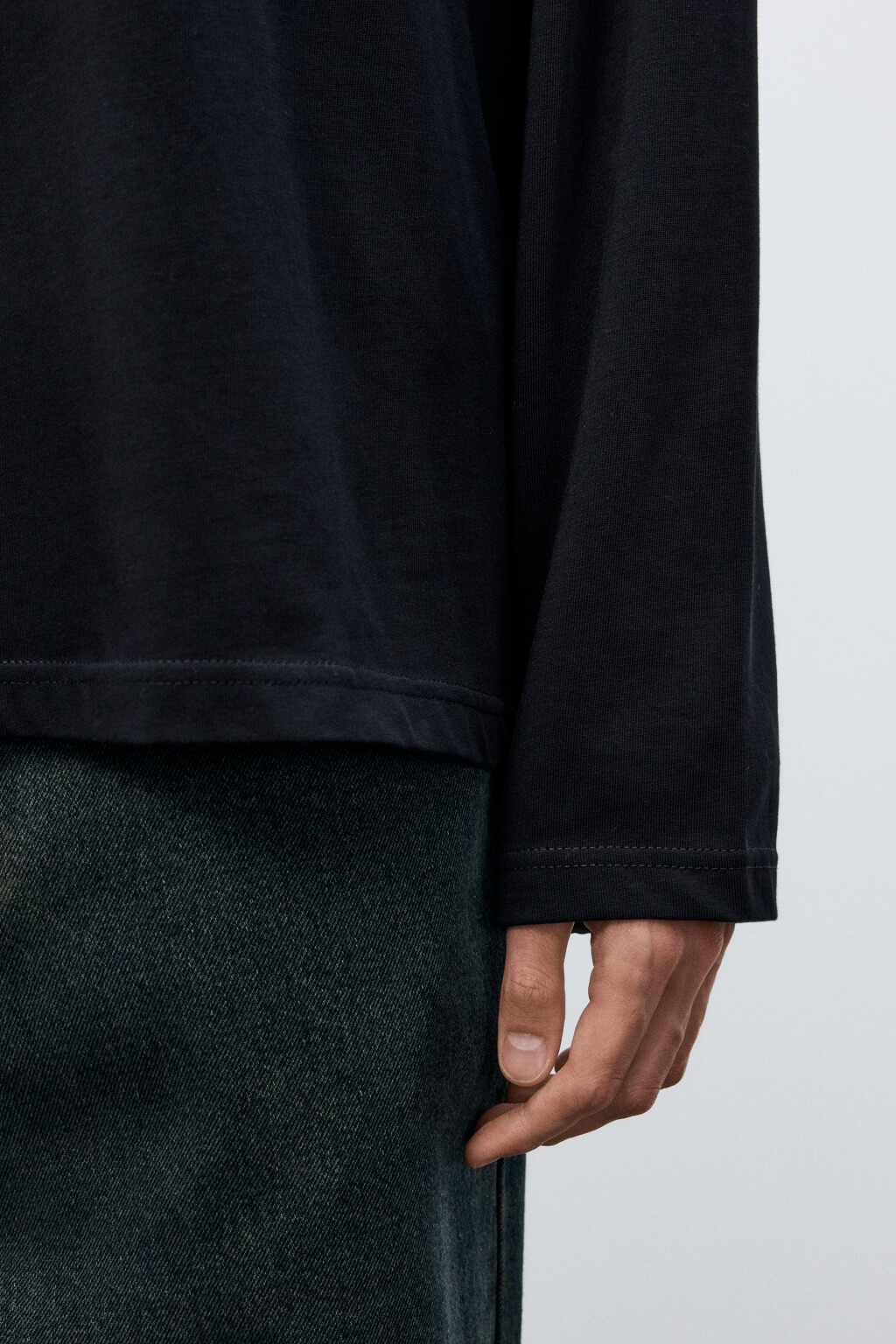 Лонгслив из хлопкового трикотажа - цвет черный - 6