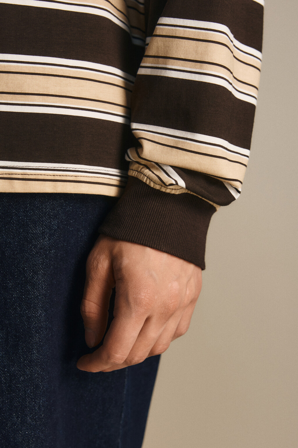 Свитшот в полоску с воротничком - цвет коричневый - 7