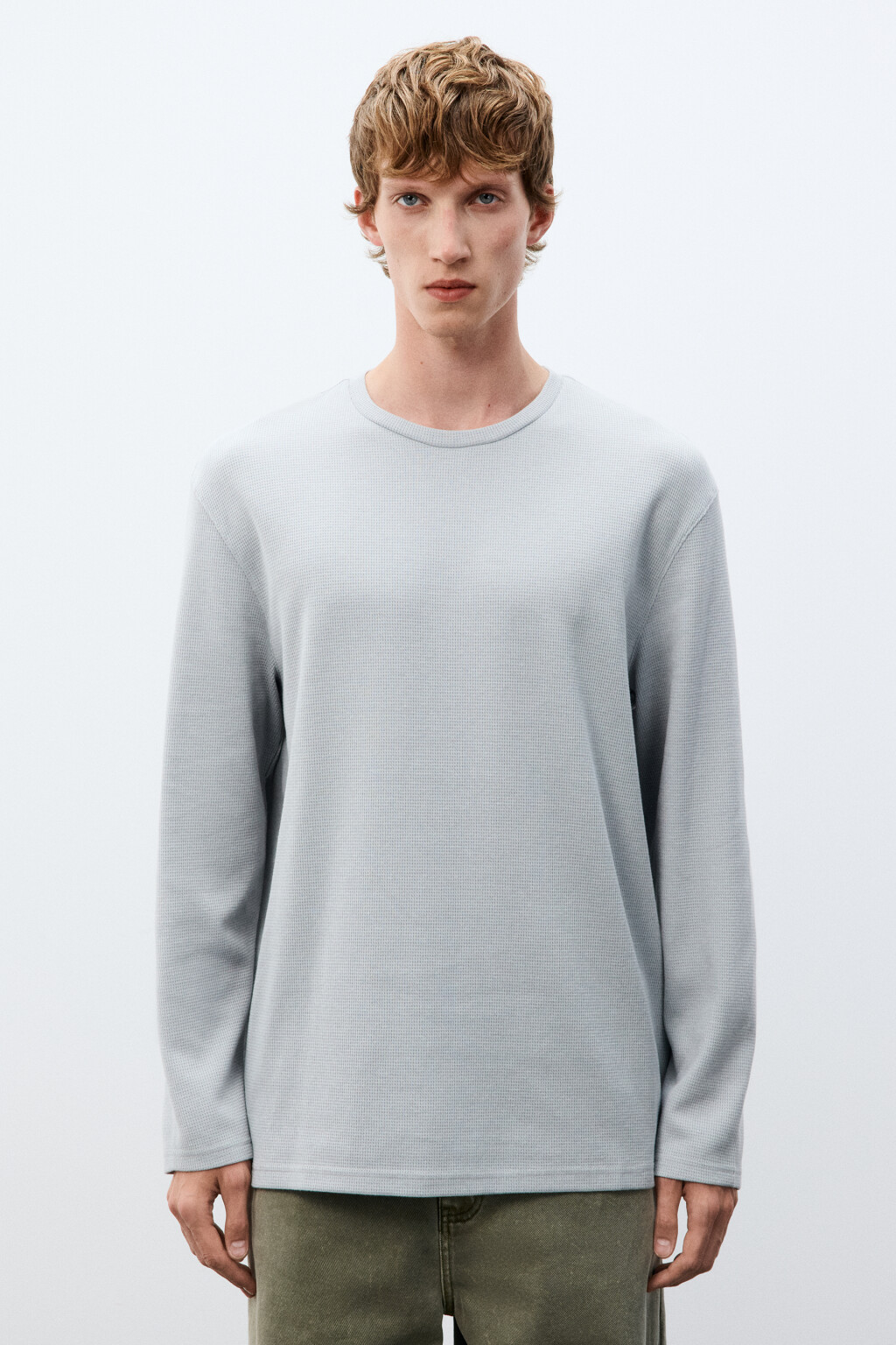 Лонгслив из фактурного трикотажа - цвет серый - 2