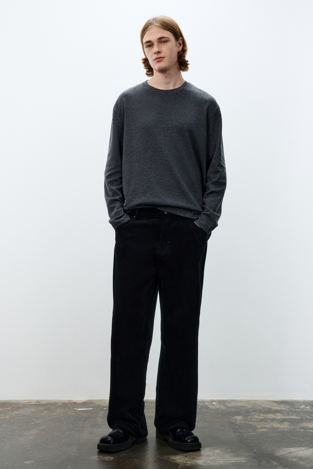 Лонгслив из фактурного трикотажа - цвет черный - 4