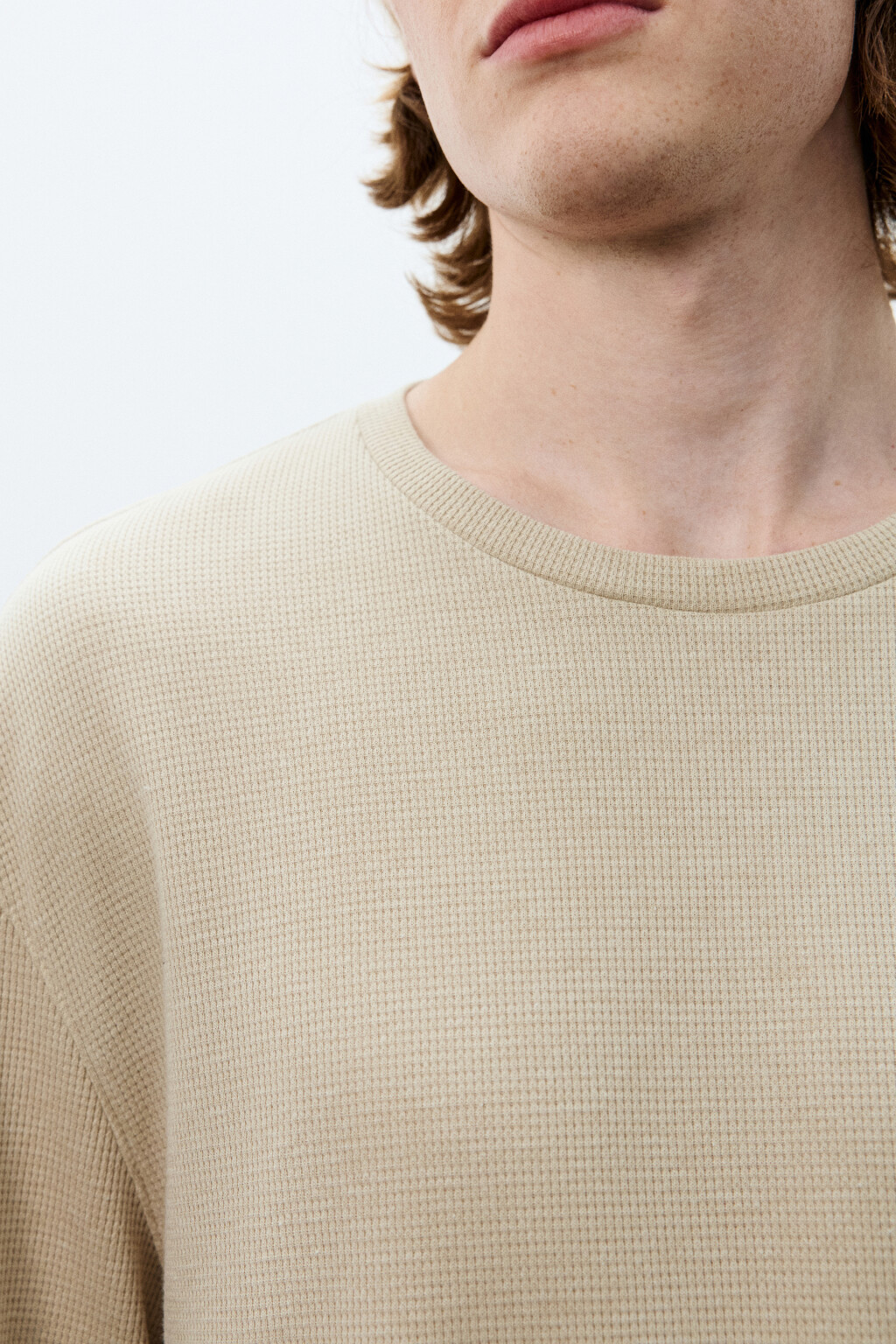 Лонгслив из фактурного трикотажа - цвет бежевый - 5