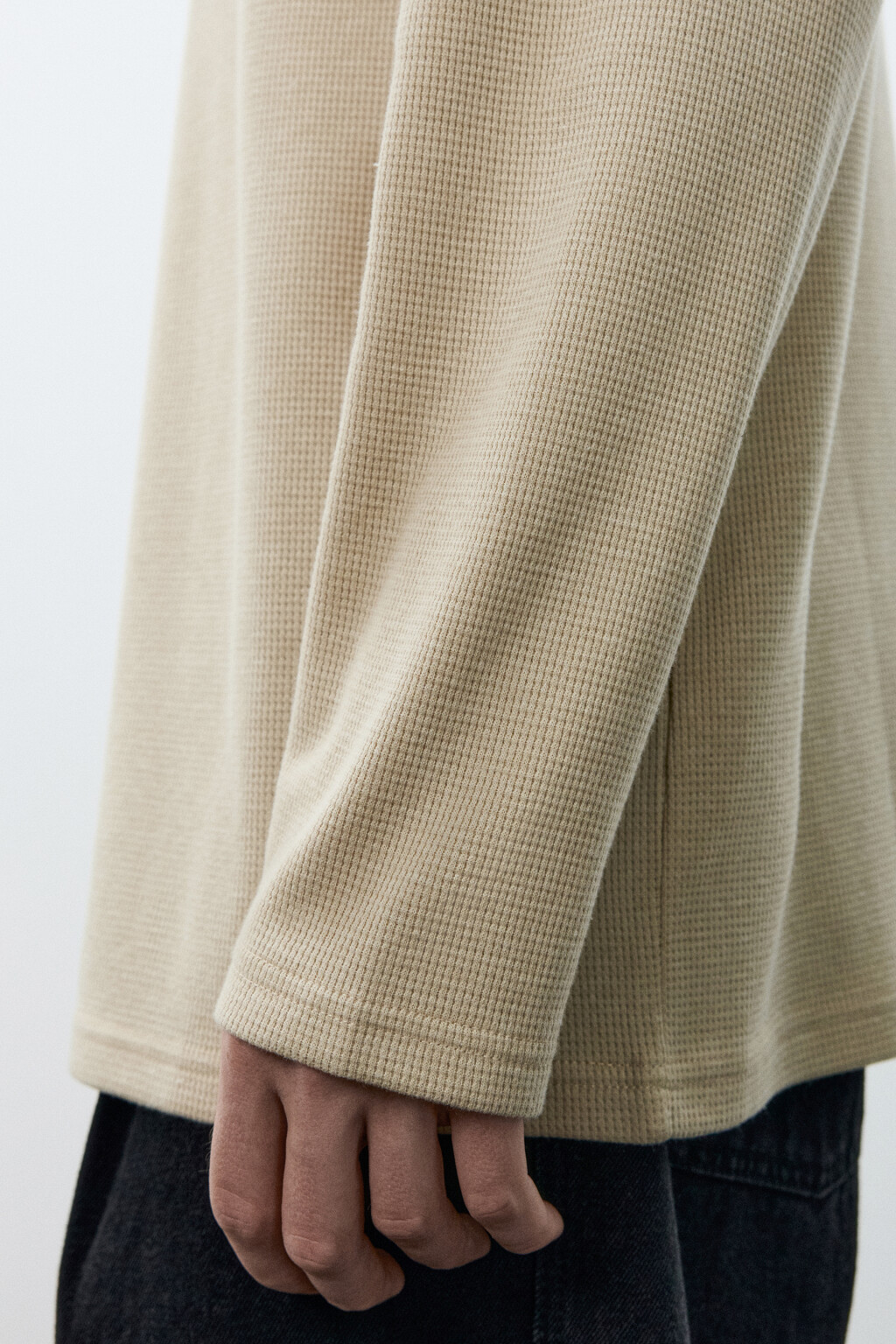 Лонгслив из фактурного трикотажа - цвет бежевый - 6