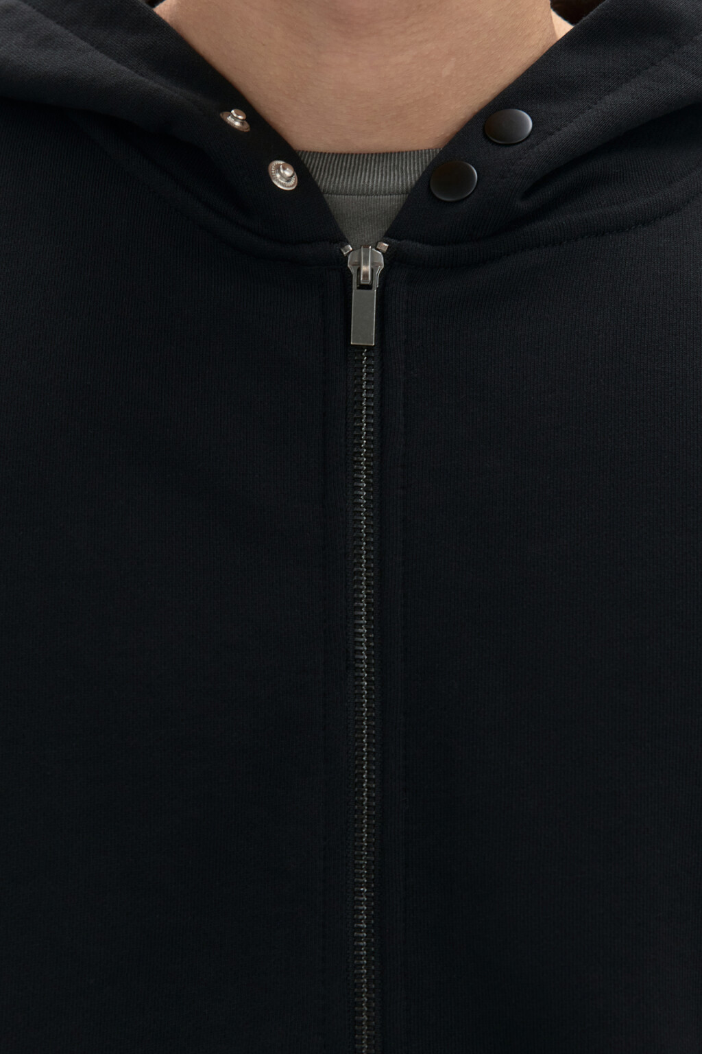 Худи-зипка из футера с капюшоном - цвет черный - 6