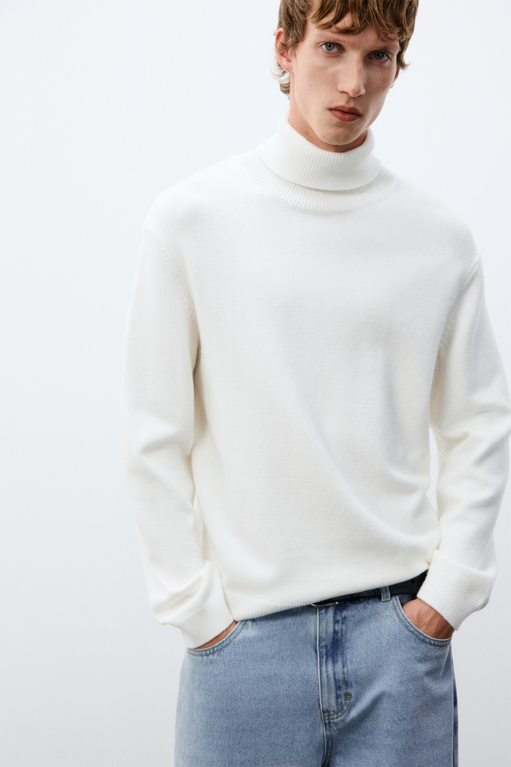 Свитер тонкий с воротником-стойкой - цвет белый - 1