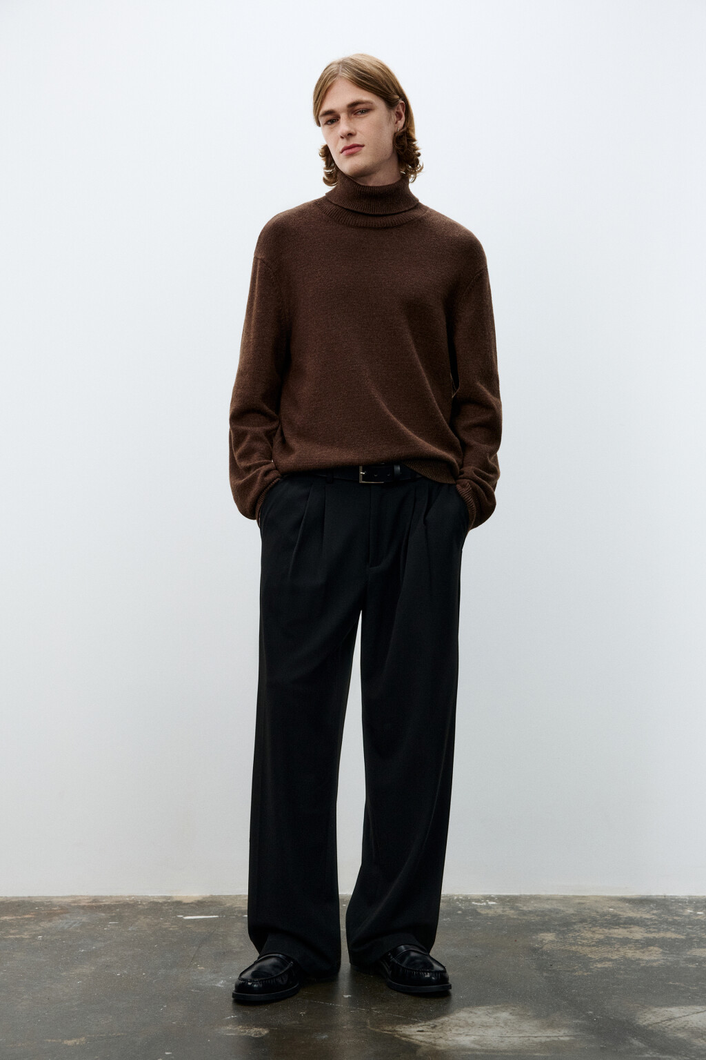 Свитер тонкий с воротником-стойкой - цвет коричневый - 4