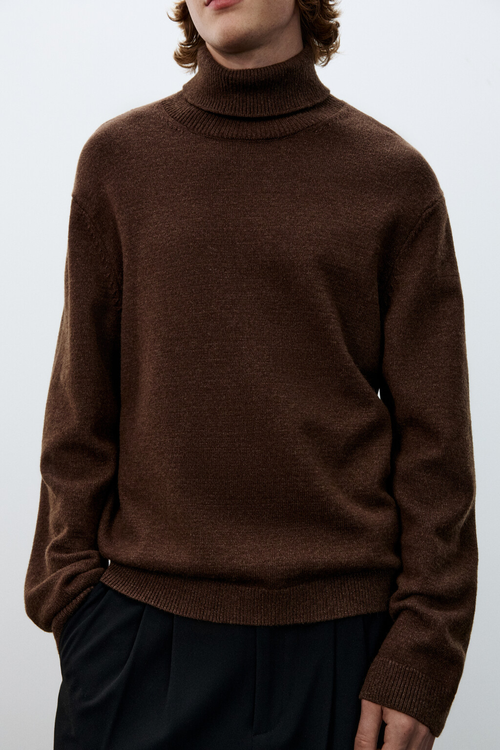 Свитер тонкий с воротником-стойкой - цвет коричневый - 5