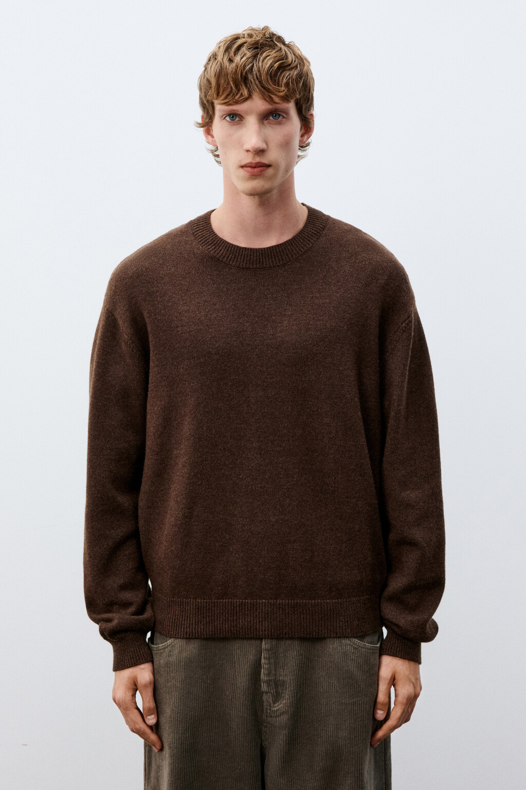 Джемпер из тонкого вязаного трикотажа - цвет коричневый - 2