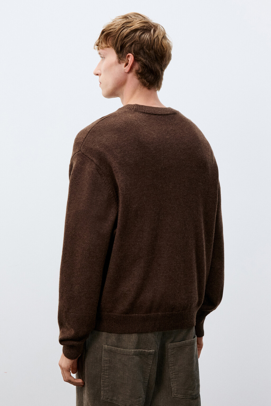 Джемпер из тонкого вязаного трикотажа - цвет коричневый - 3