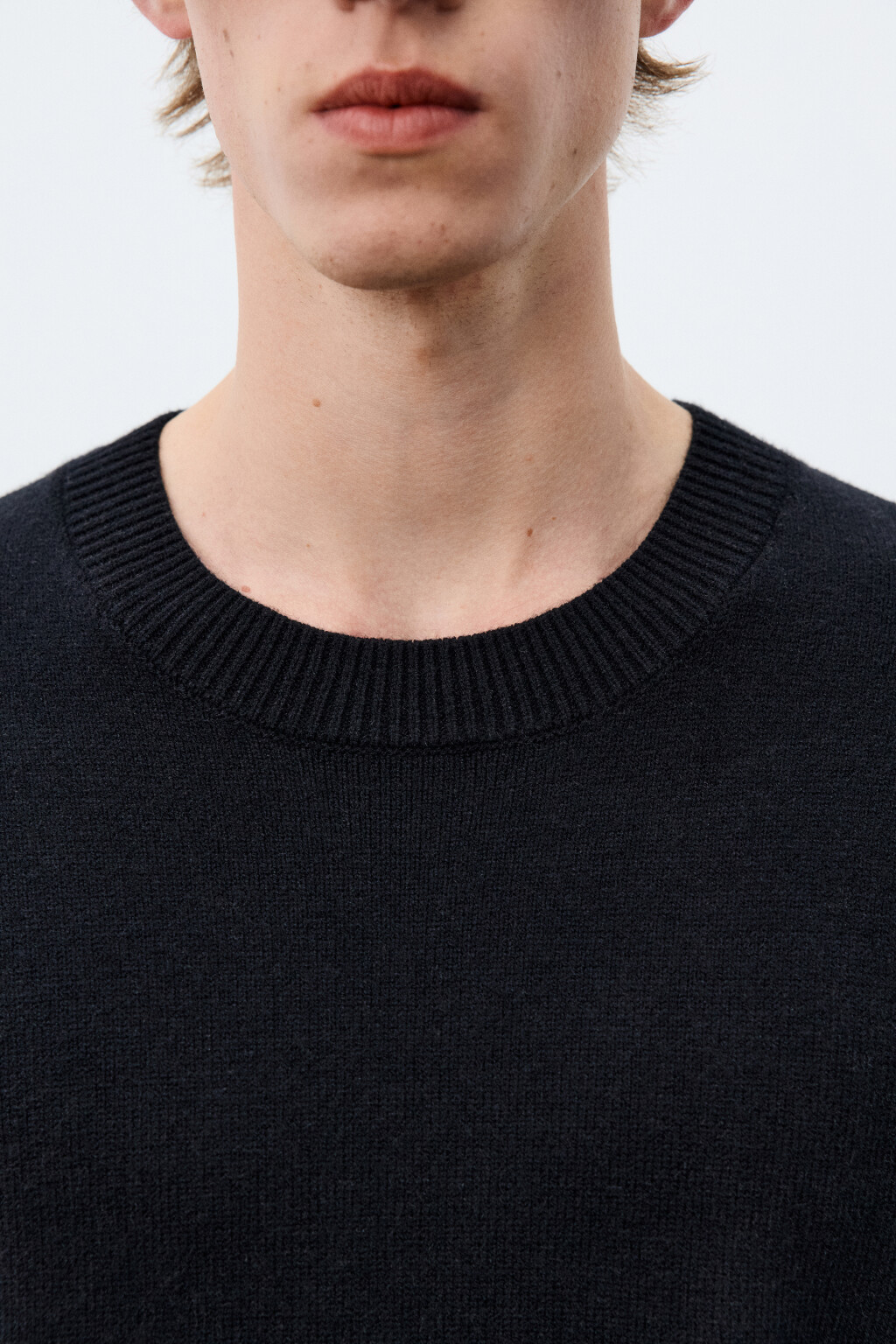 Джемпер из тонкого вязаного трикотажа - цвет черный - 6