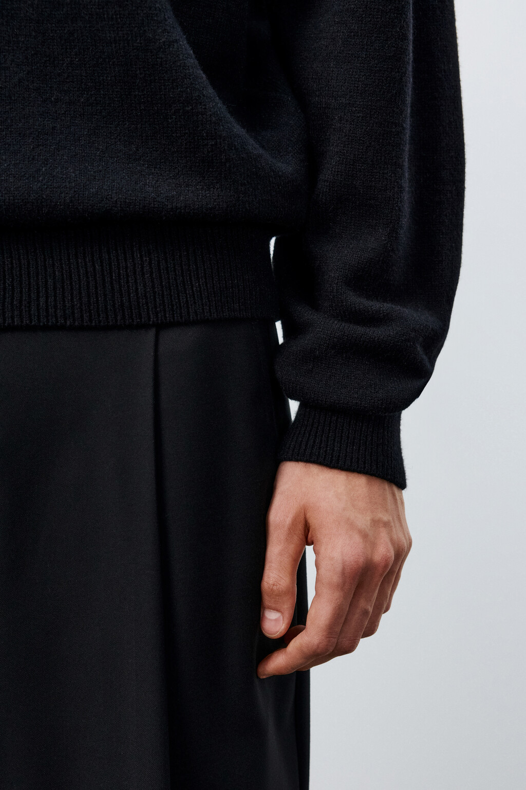Джемпер из тонкого вязаного трикотажа - цвет черный - 7
