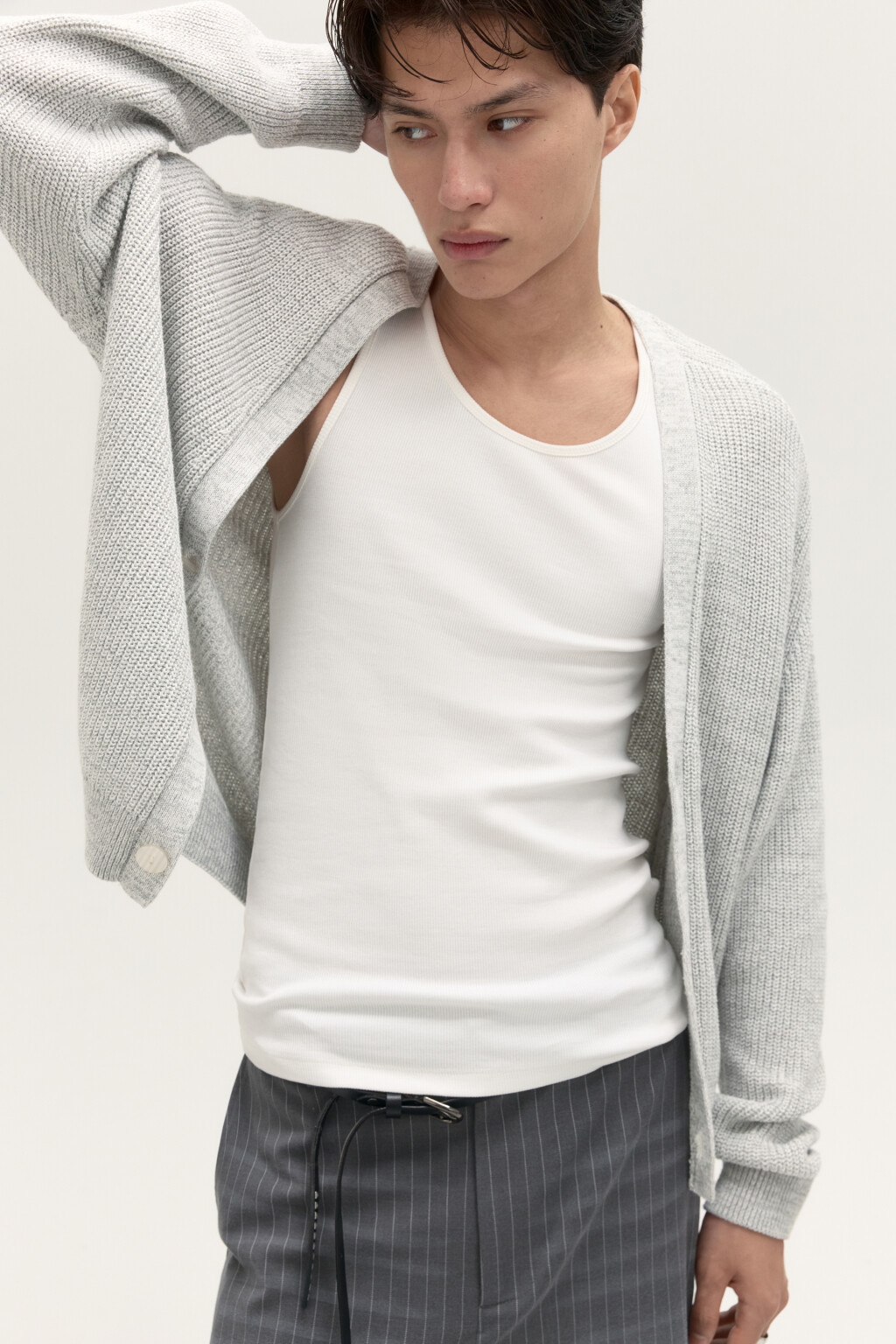 Кардиган на пуговицах с V-вырезом - цвет белый - 1