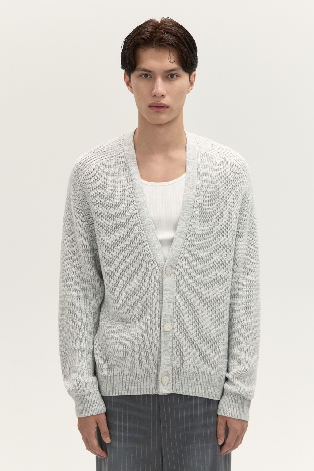 Кардиган на пуговицах с V-вырезом - цвет белый - 2