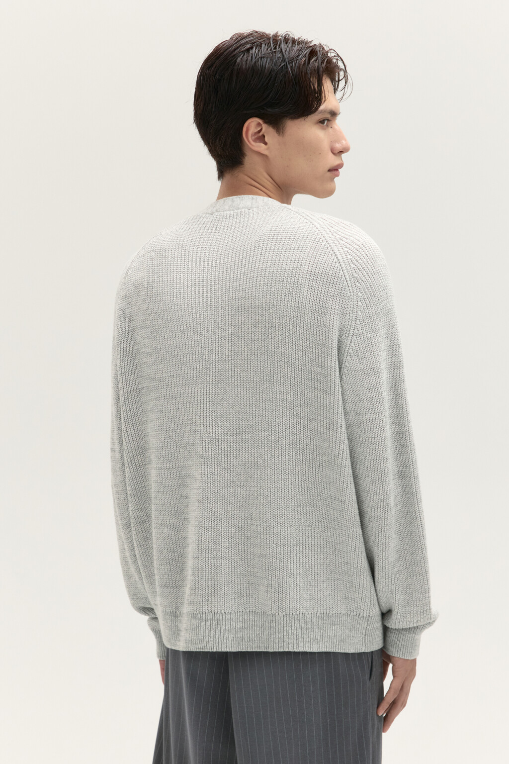 Кардиган на пуговицах с V-вырезом - цвет белый - 3