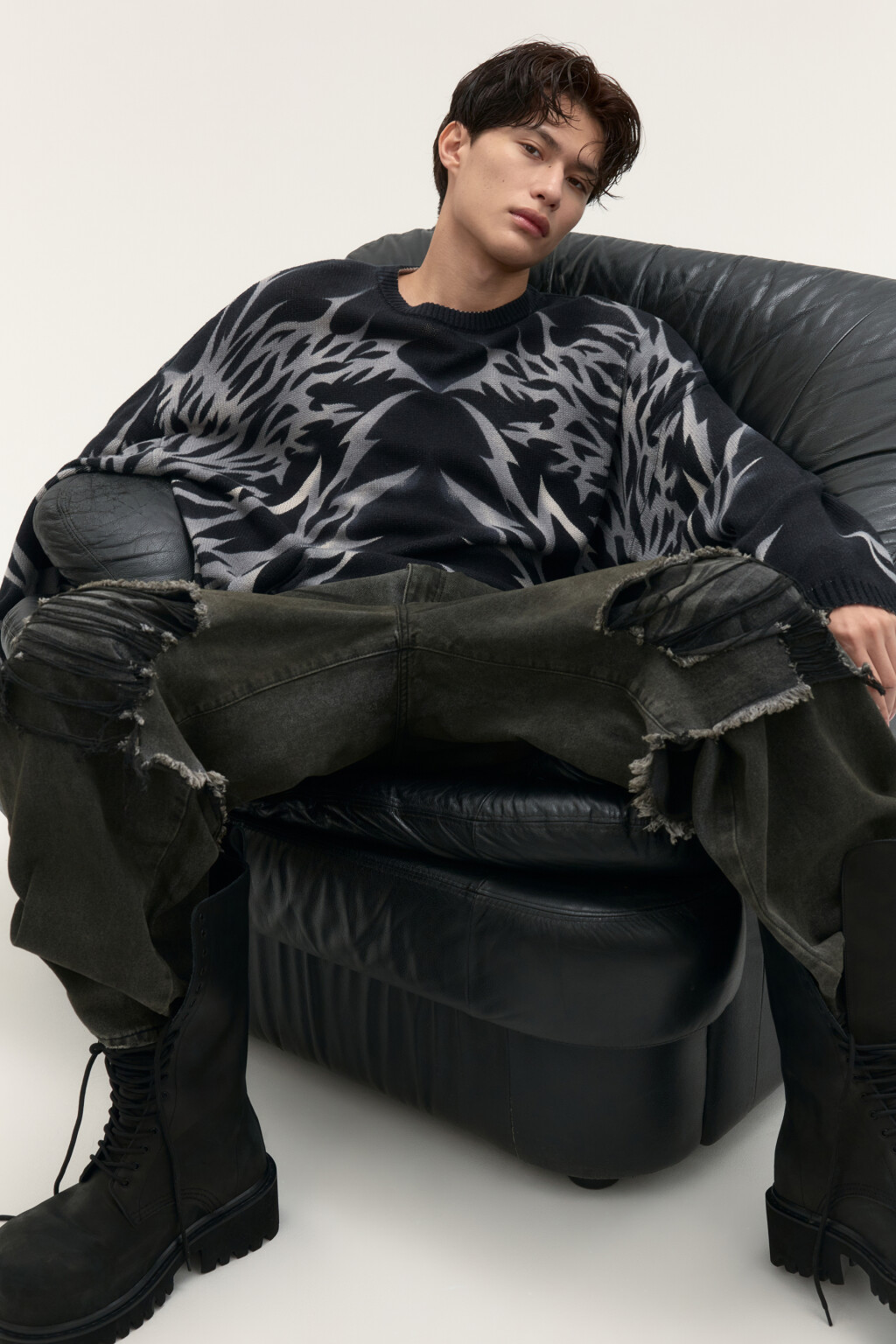 Джемпер вязаный с принтом-абстракцией - цвет черный - 1