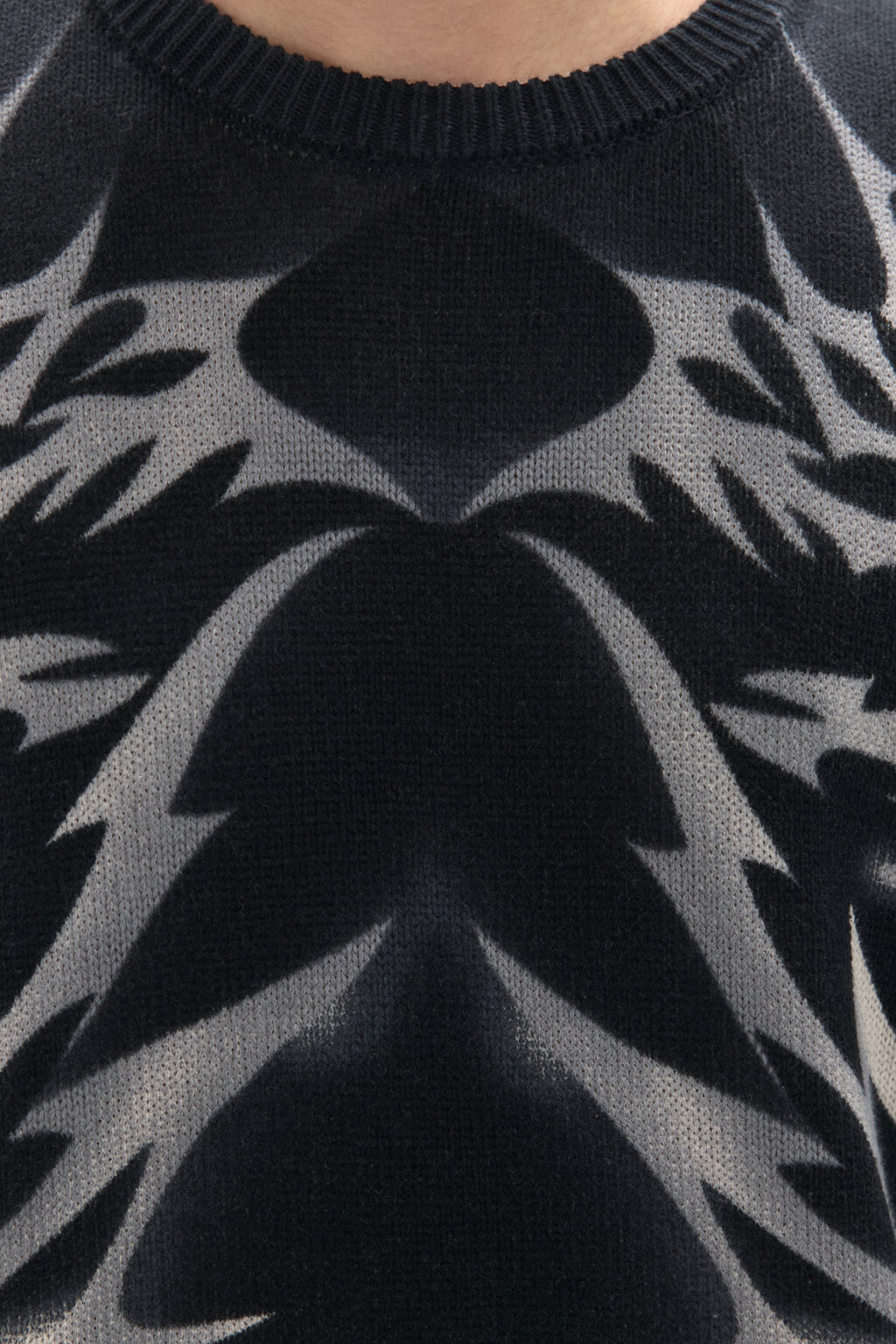 Джемпер вязаный с принтом-абстракцией - цвет черный - 6