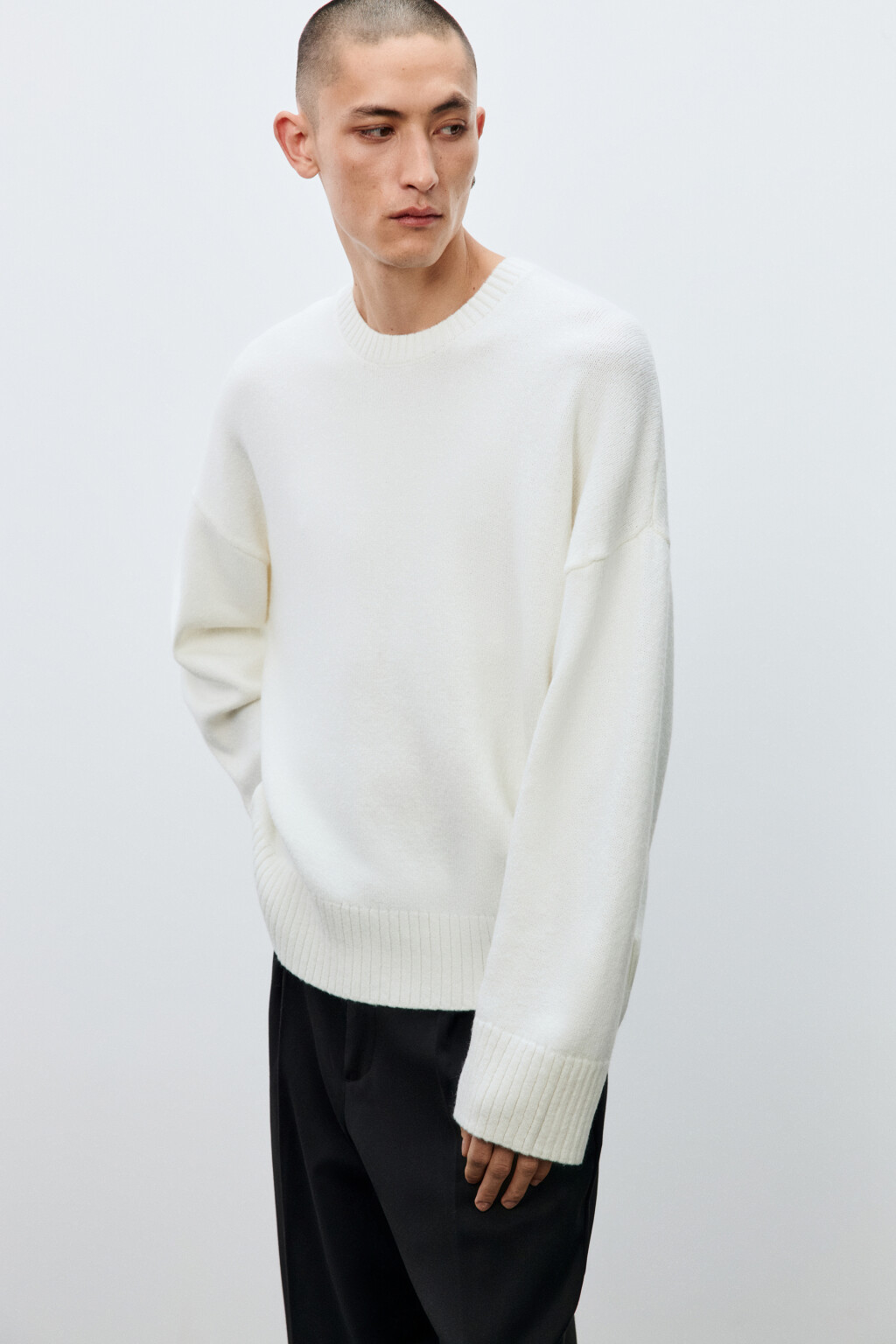 Джемпер вязаный базовый - цвет белый - 1