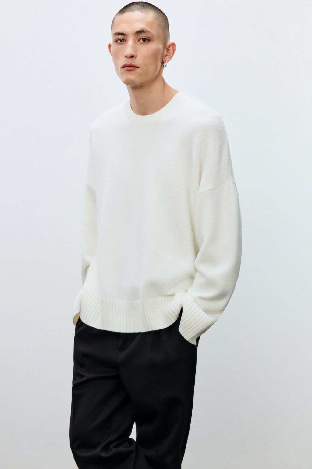 Джемпер вязаный базовый - цвет белый - 2