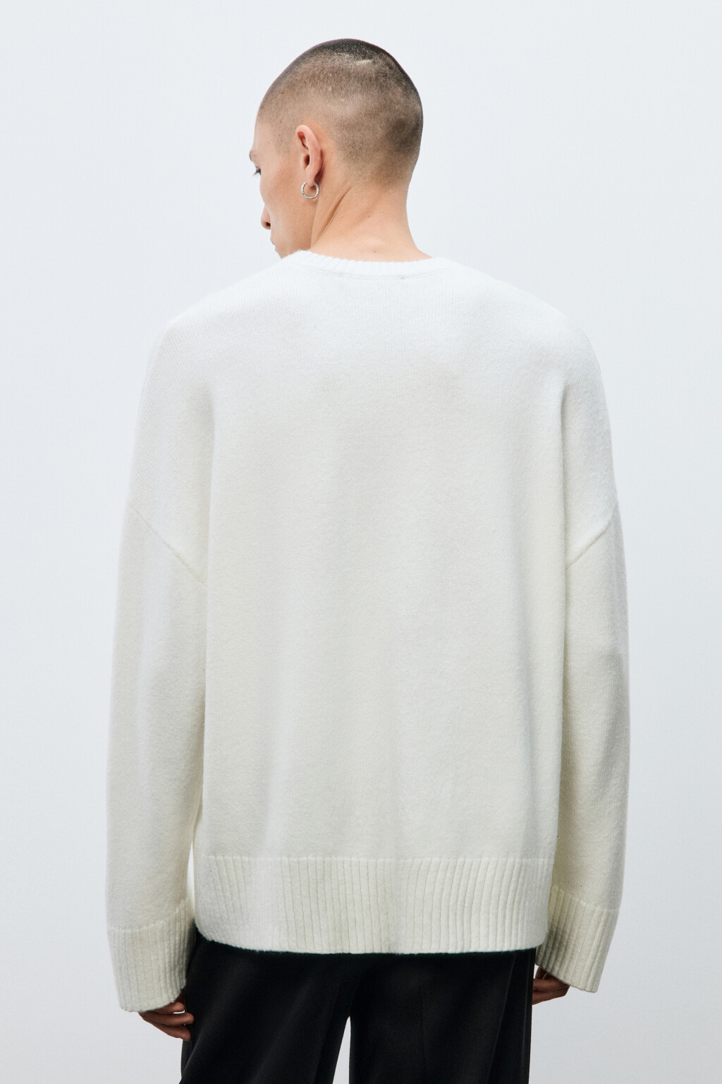 Джемпер вязаный базовый - цвет белый - 4