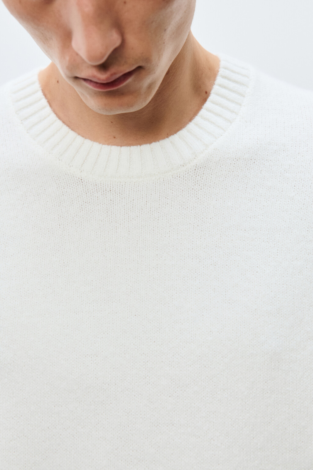 Джемпер вязаный базовый - цвет белый - 6
