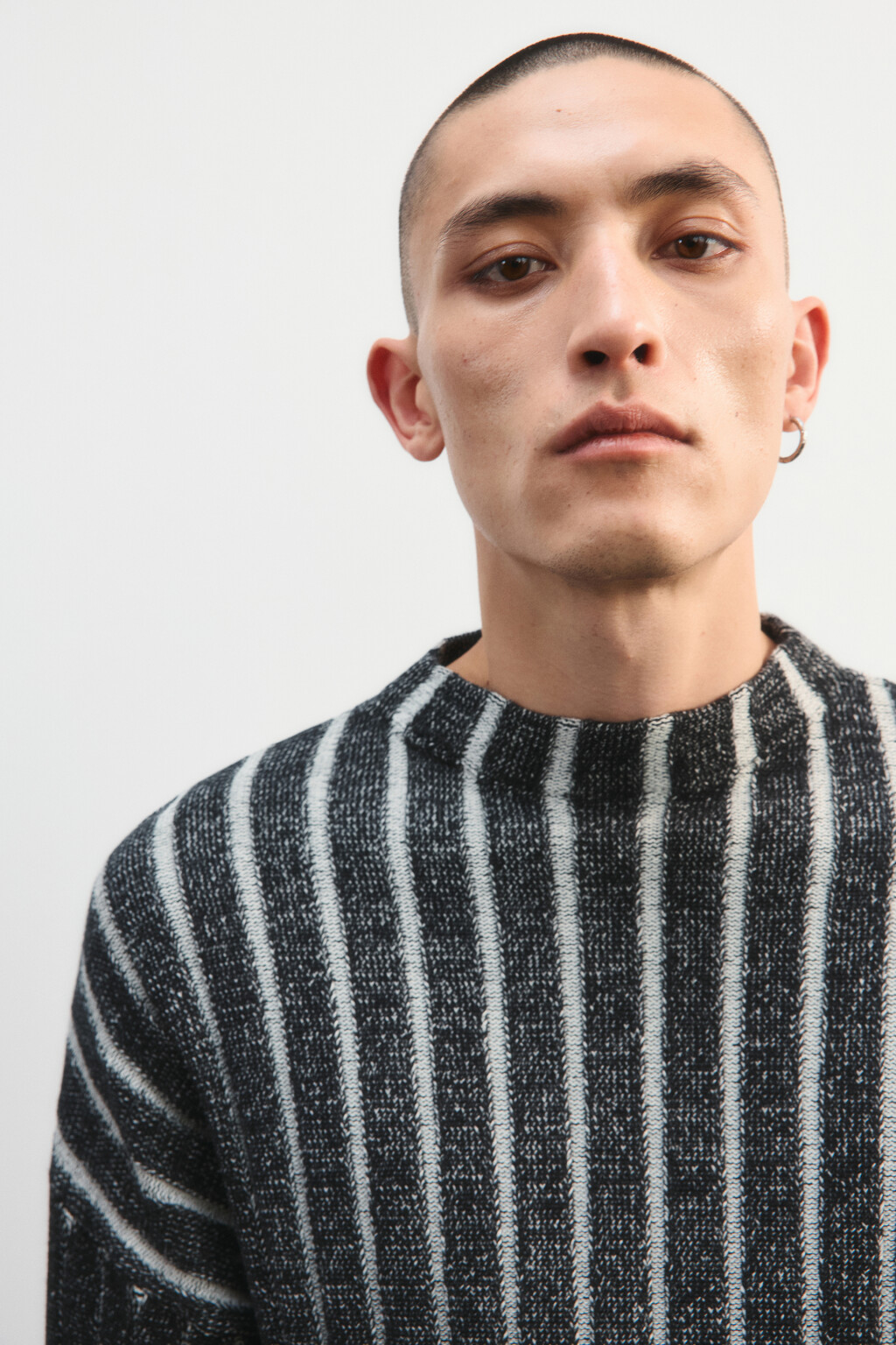 Джемпер вязаный в полоску - цвет черный - 5