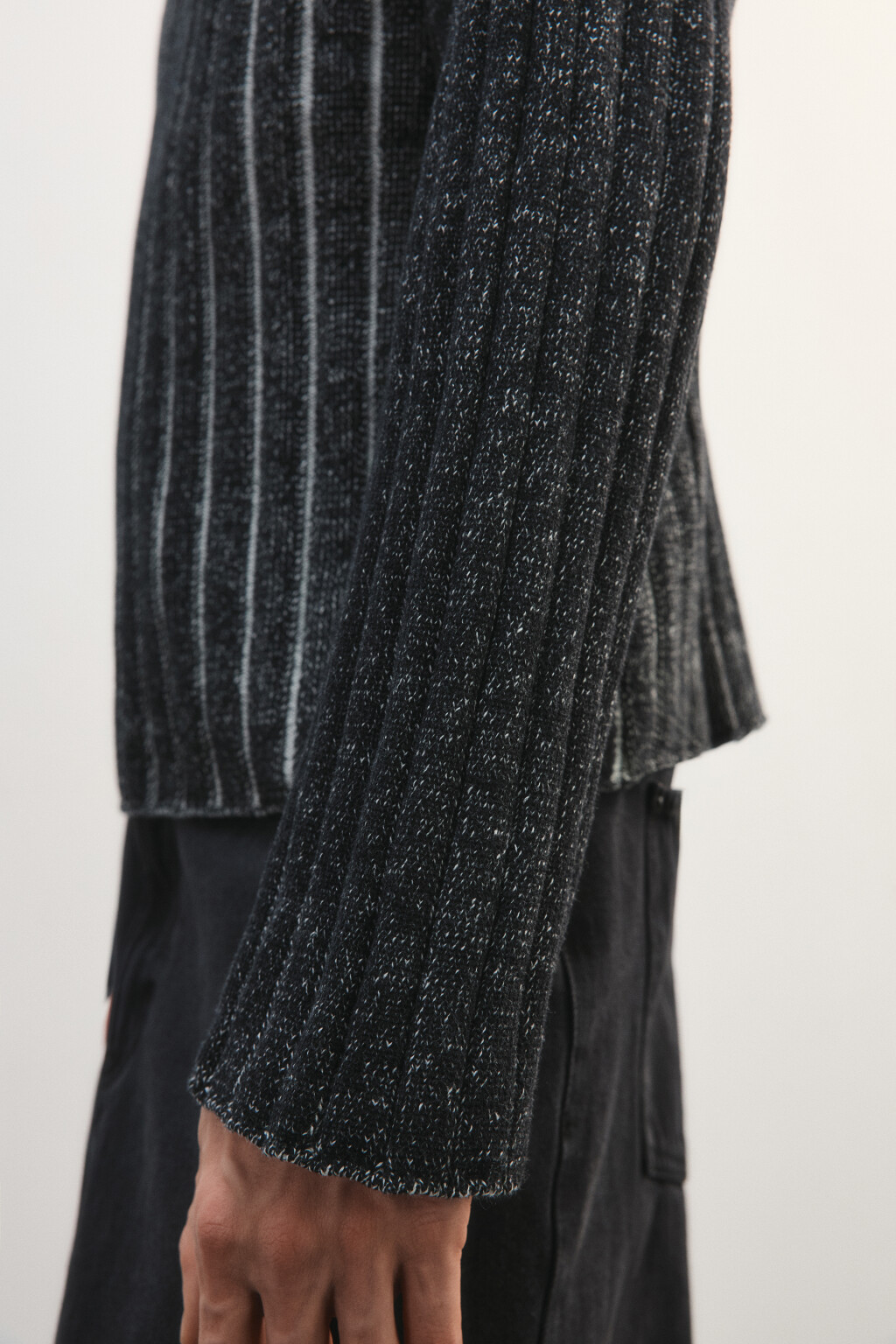 Джемпер вязаный в полоску - цвет черный - 7