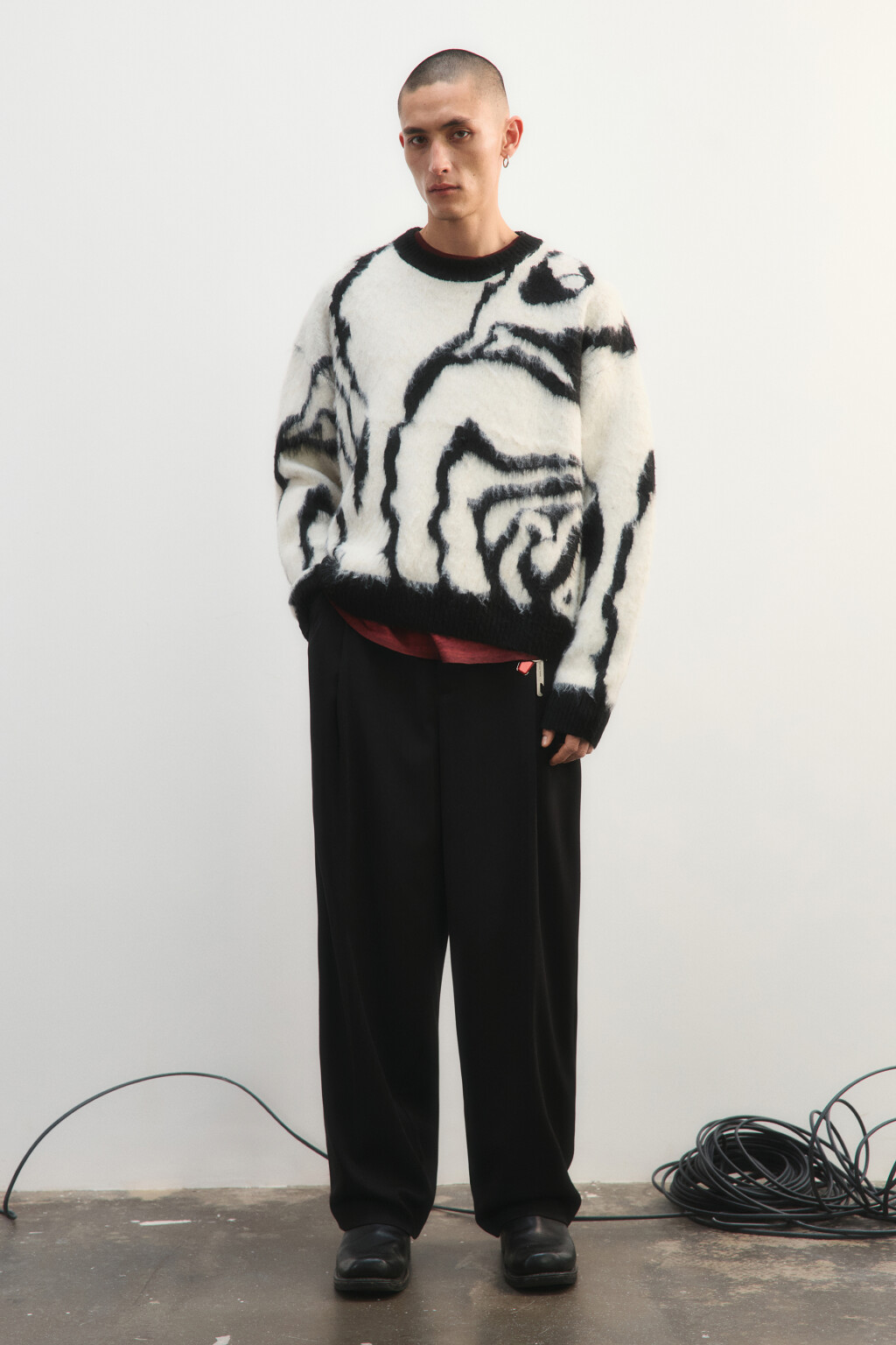 Джемпер вязаный с абстрактным принтом - цвет белый - 5