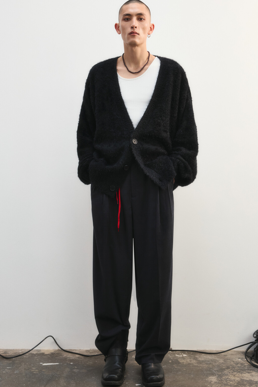 Кардиган на пуговицах с V-вырезом - цвет черный - 3