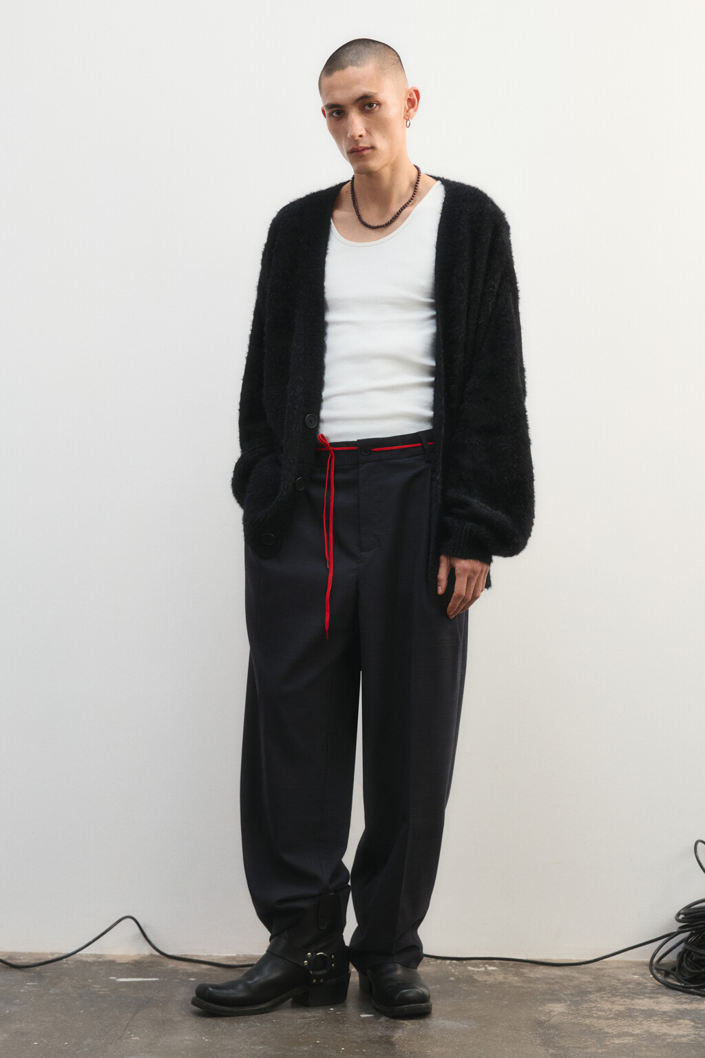 Кардиган на пуговицах с V-вырезом - цвет черный - 6