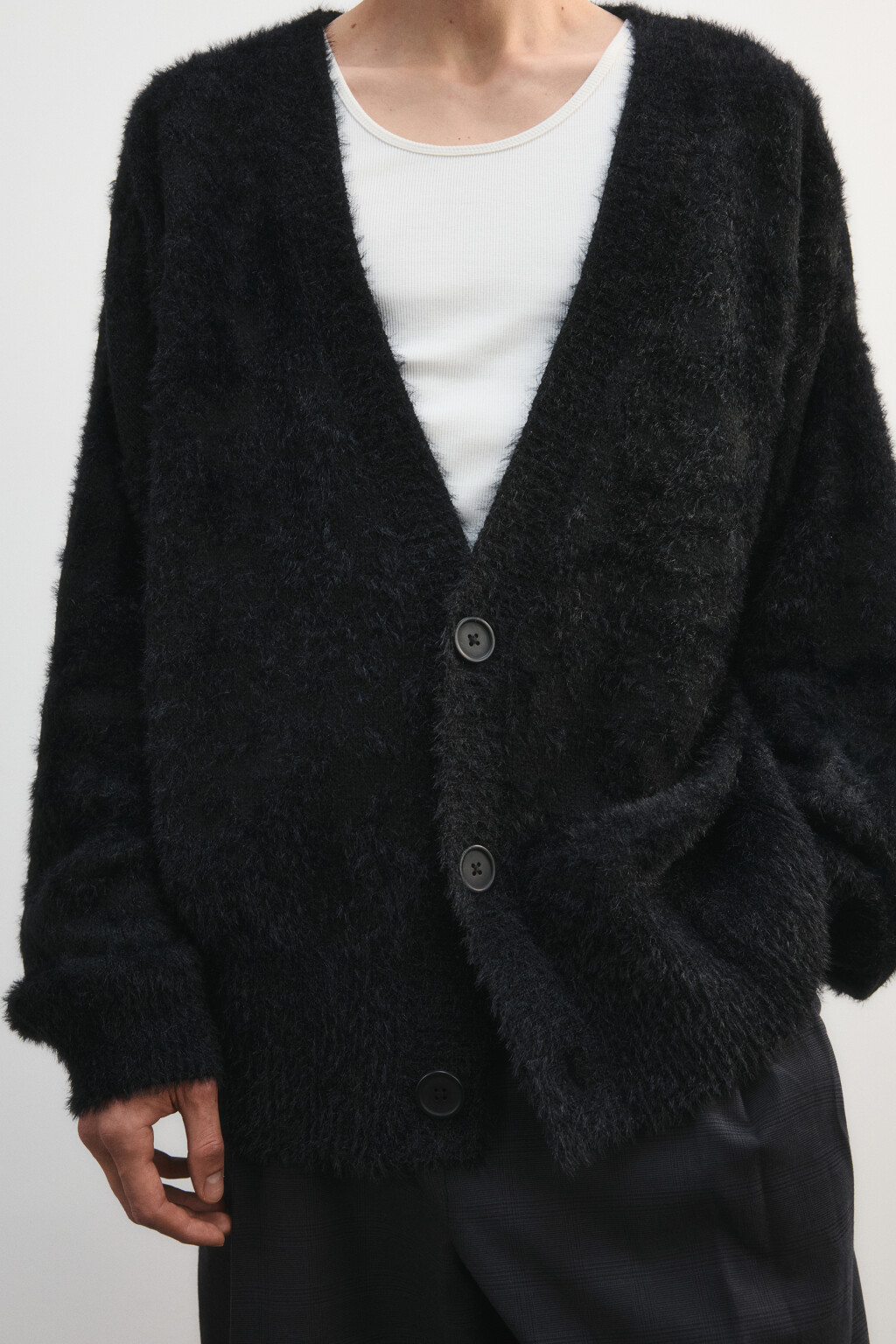 Кардиган на пуговицах с V-вырезом - цвет черный - 7