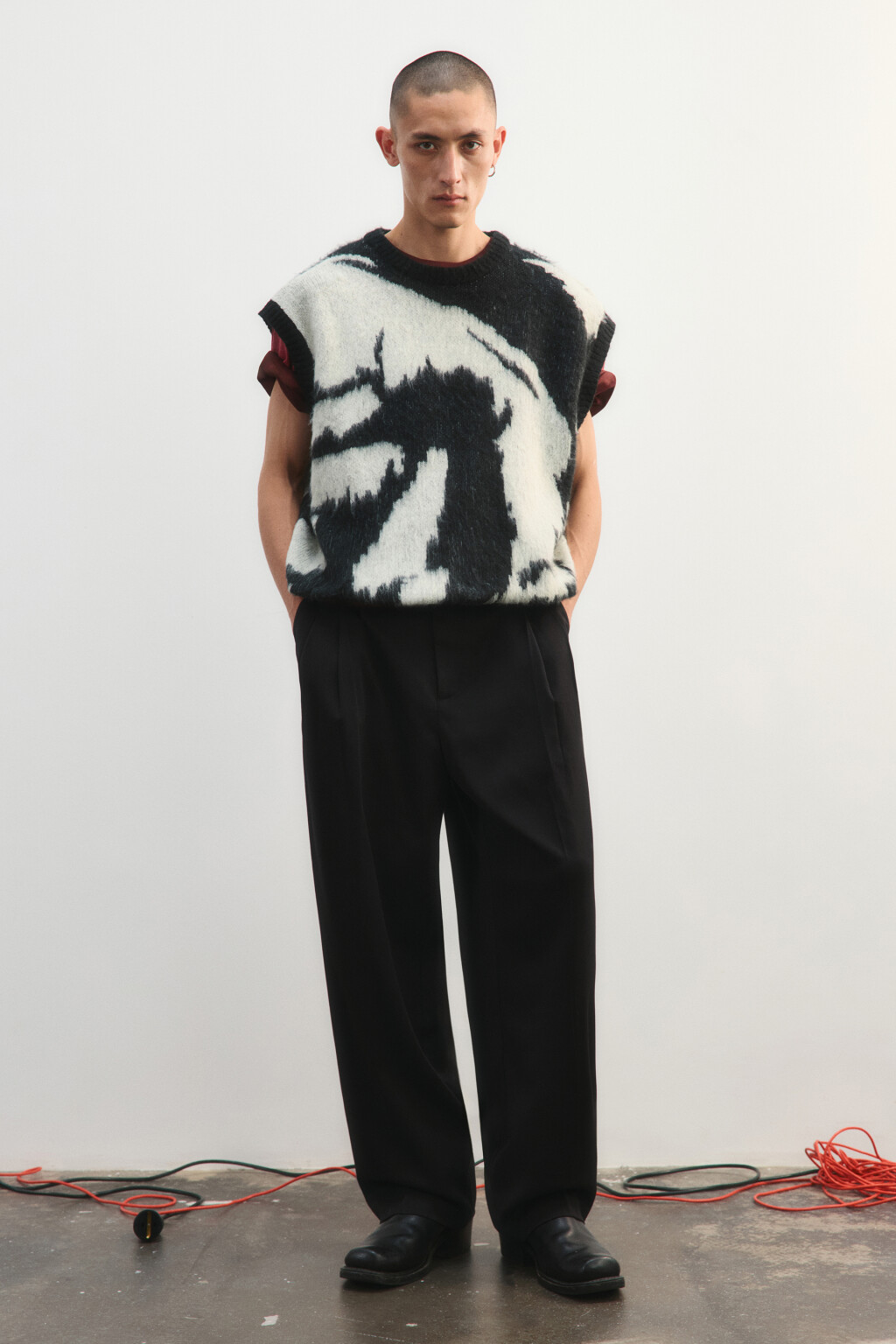 Жилет вязаный с принтом-абстракцией - цвет черный - 4