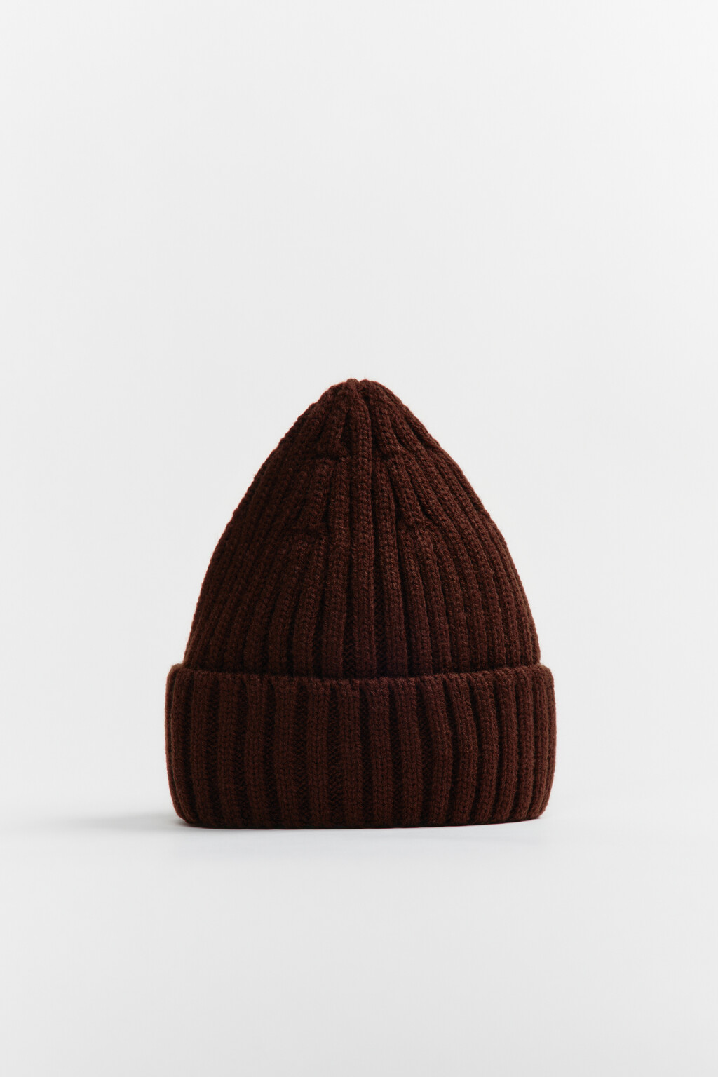 Шапка-бини вязаная в рубчик - цвет коричневый - 2