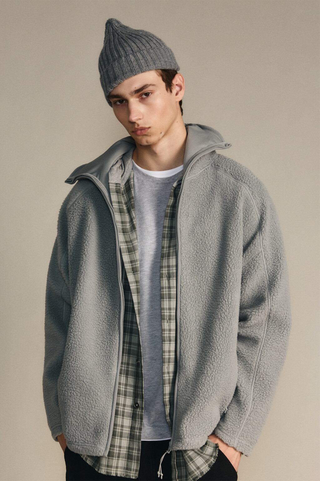 Шапка-бини вязаная в рубчик - цвет серый - 2