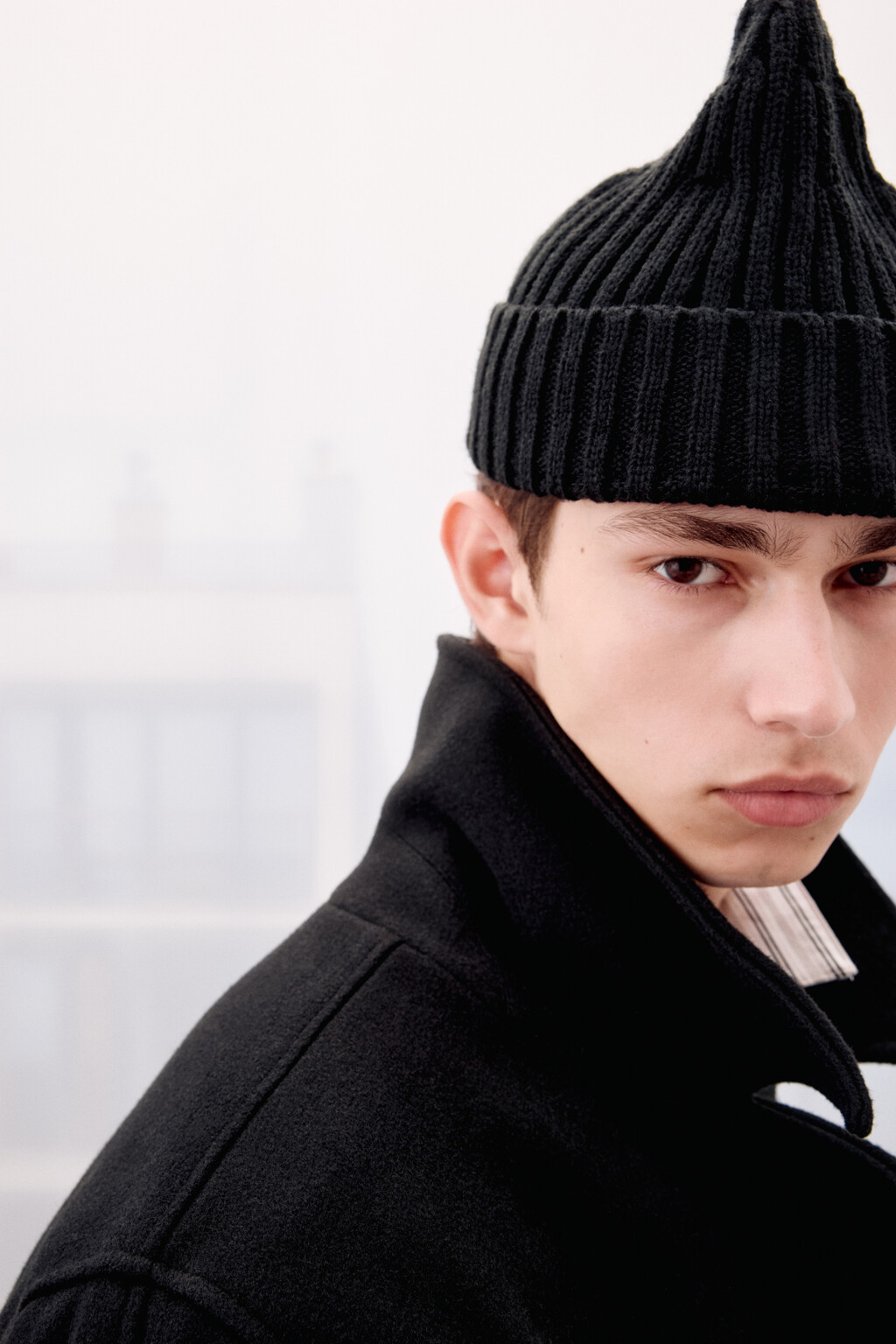 Шапка-бини вязаная в рубчик - цвет черный - 1