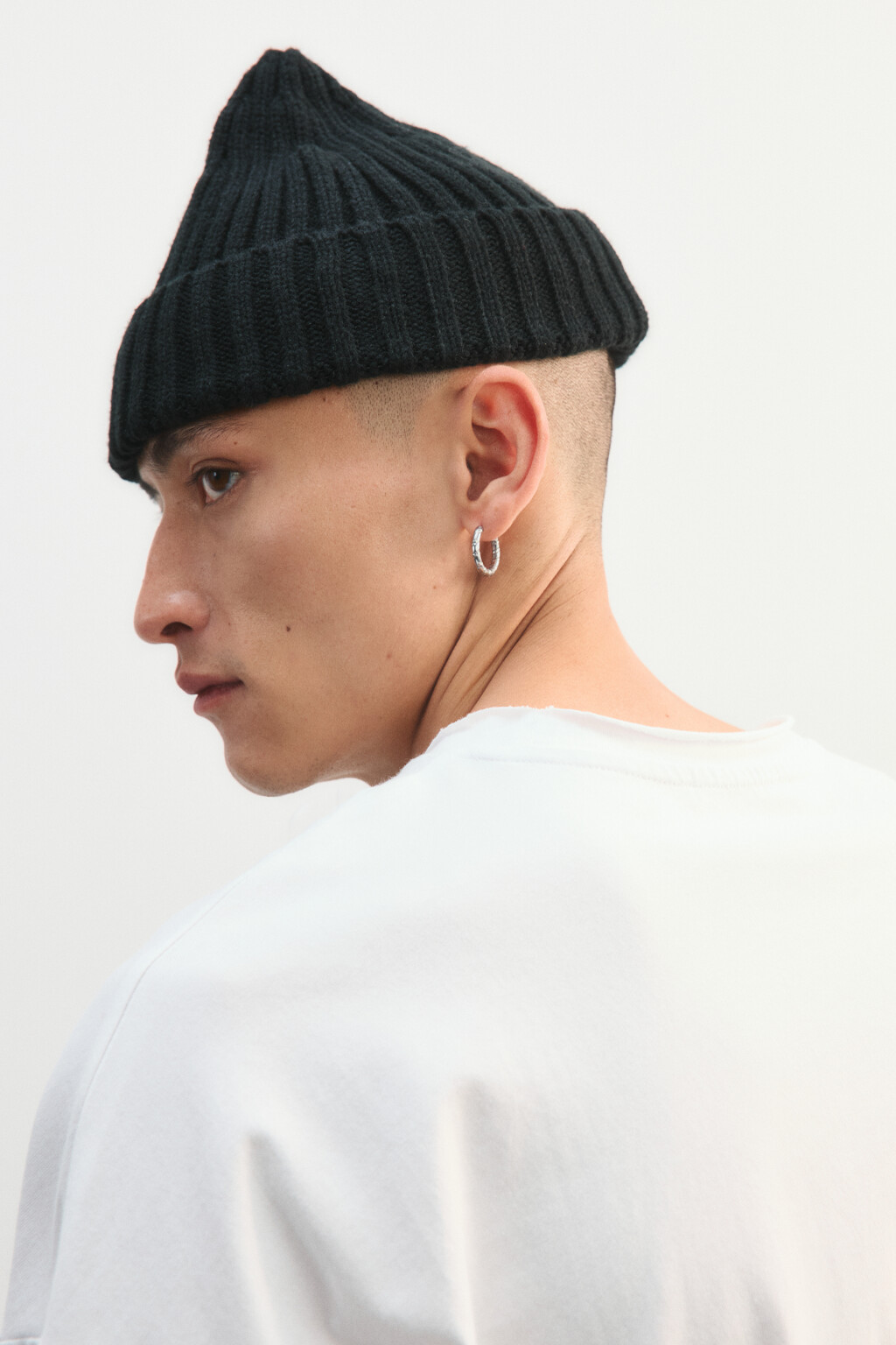 Шапка-бини вязаная в рубчик - цвет черный - 2