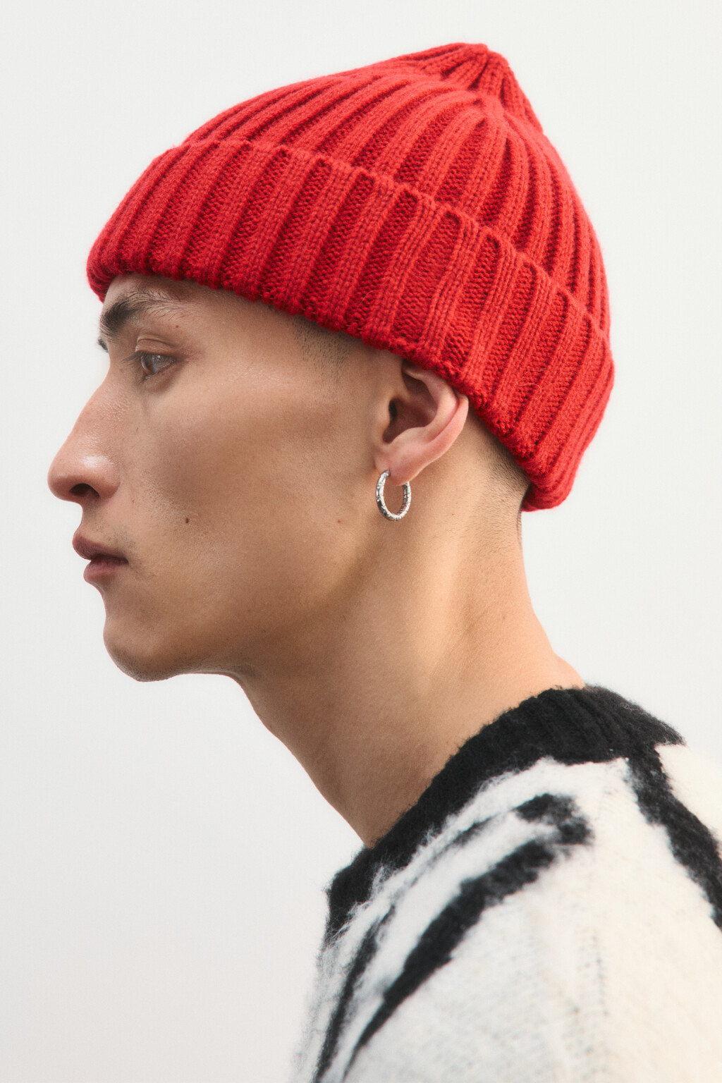 Шапка-бини вязаная в рубчик - цвет красный - 1