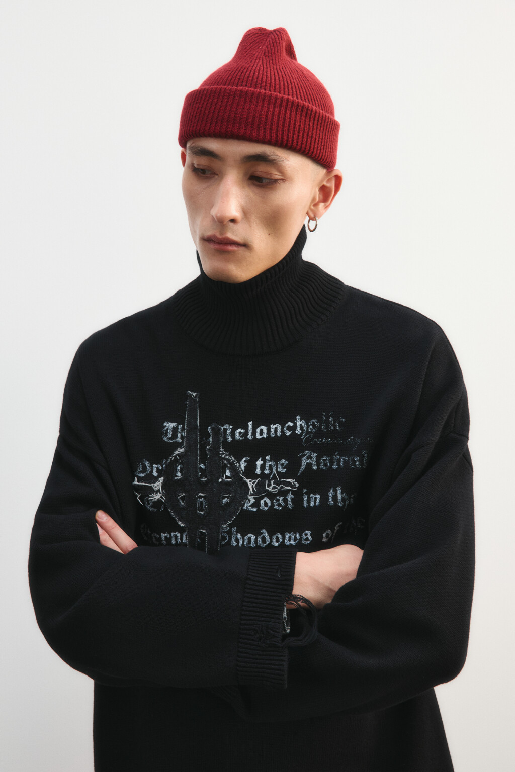 Шапка-бини вязаная в рубчик - цвет бордовый - 7