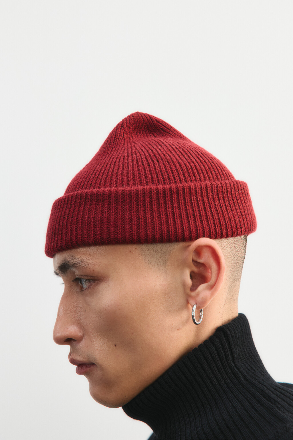 Шапка-бини вязаная в рубчик - цвет бордовый - 8