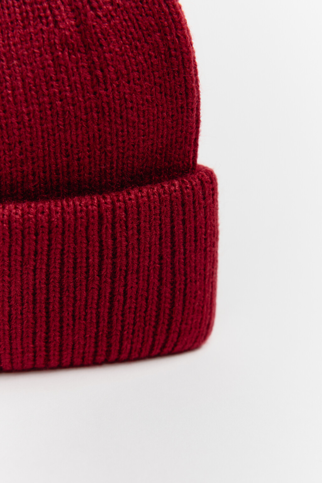 Шапка-бини вязаная в рубчик - цвет бордовый - 4
