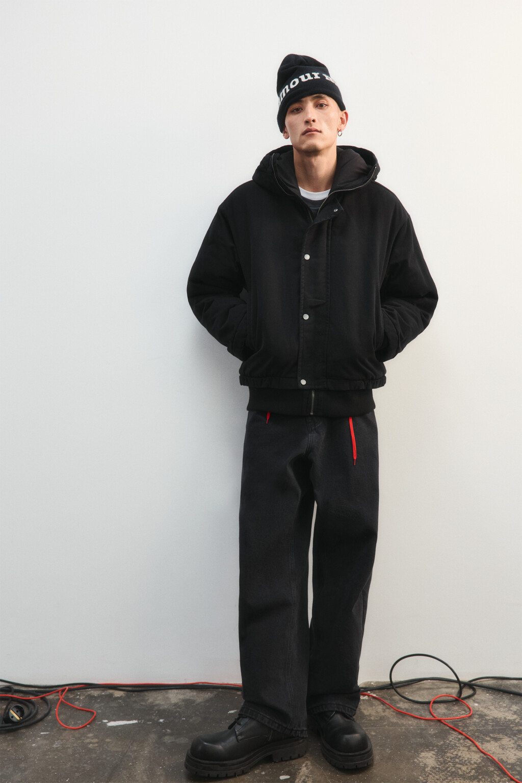 Шапка трикотажная с надписью - цвет черный - 4