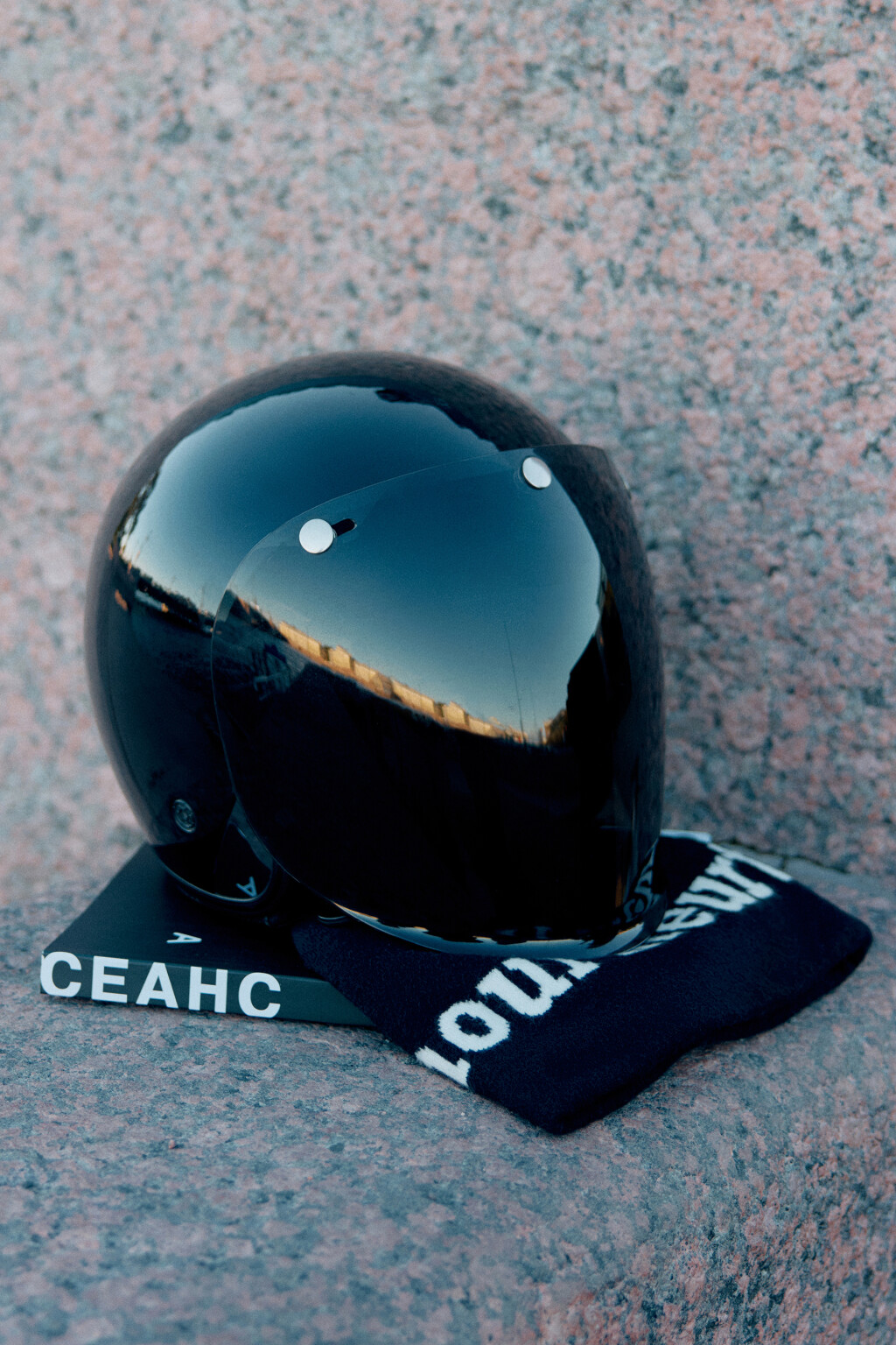 Шапка трикотажная с надписью - цвет черный - 1