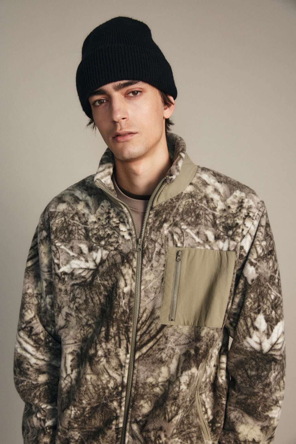 Шапка-бини трикотажная в рубчик - цвет черный - 2