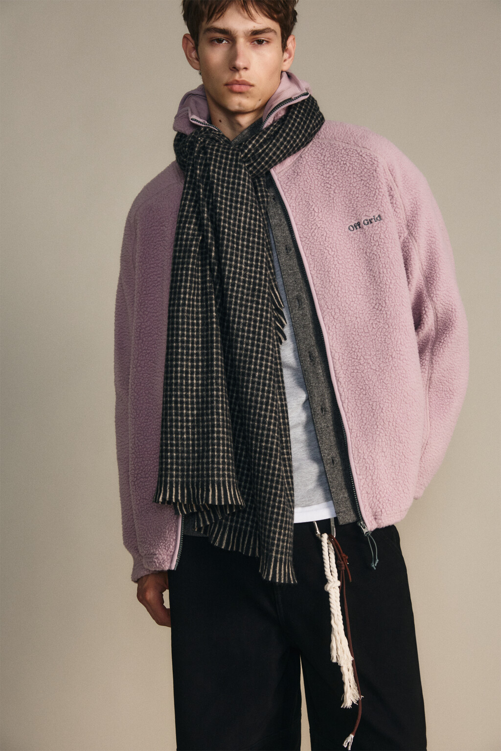 Шарф тонкий клетчатый с бахромой - цвет черный - 1