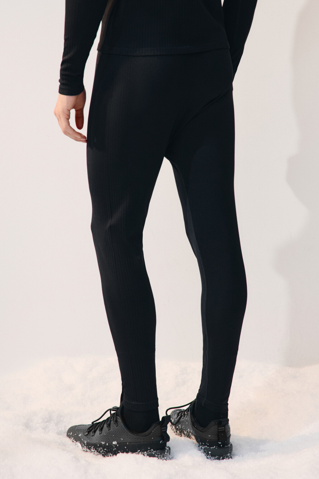 Леггинсы спортивные бесшовные - цвет черный - 4