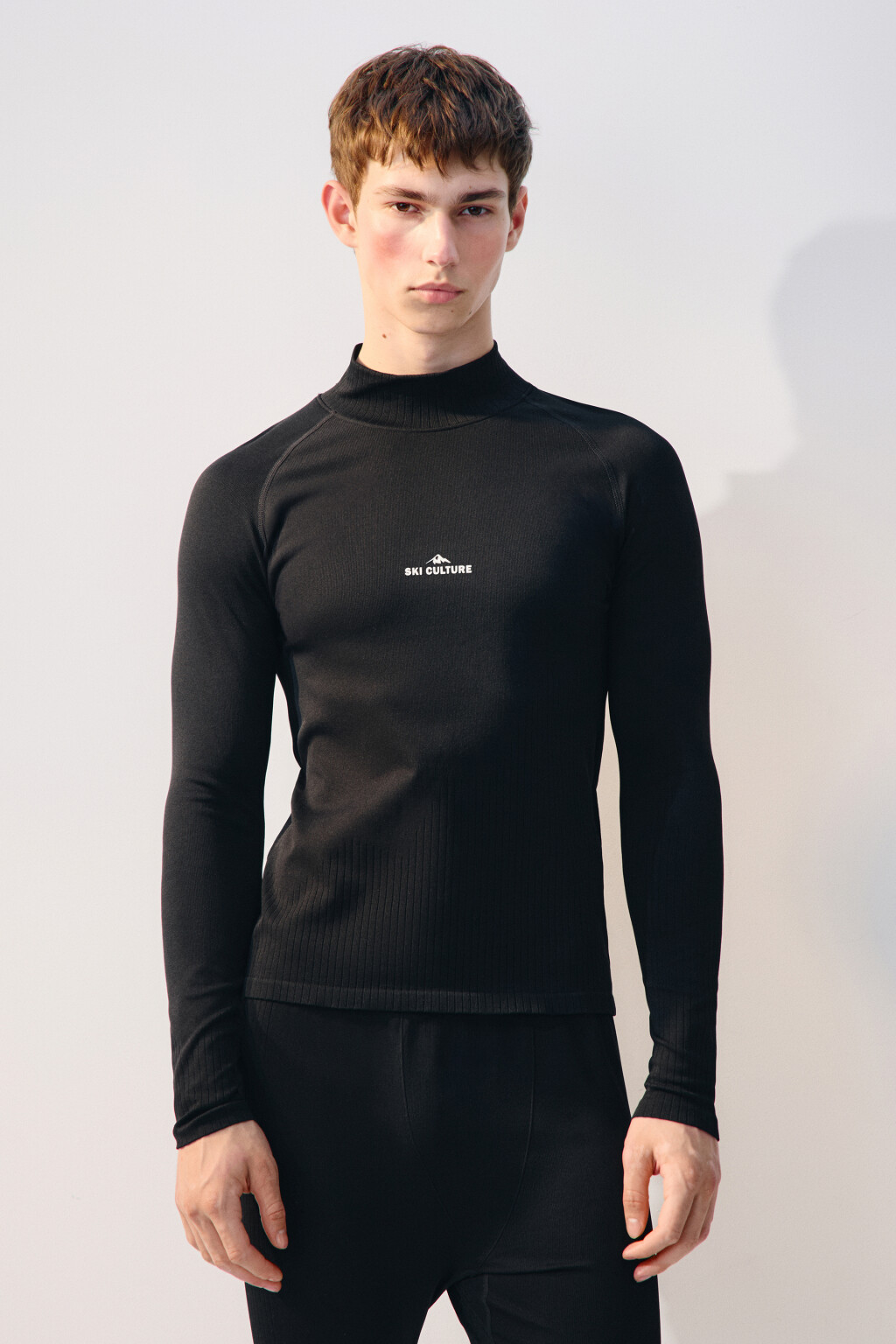 Водолазка спортивная с надписью - цвет черный - 2