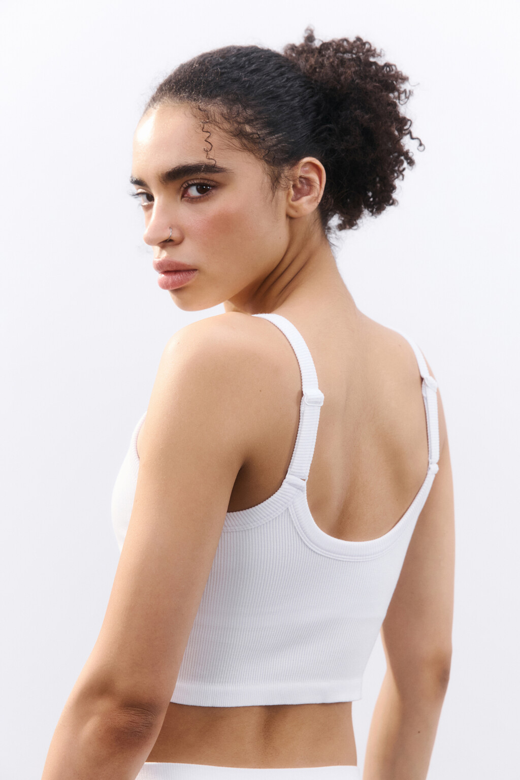 Майка-топ бесшовная в рубчик - цвет белый - 1