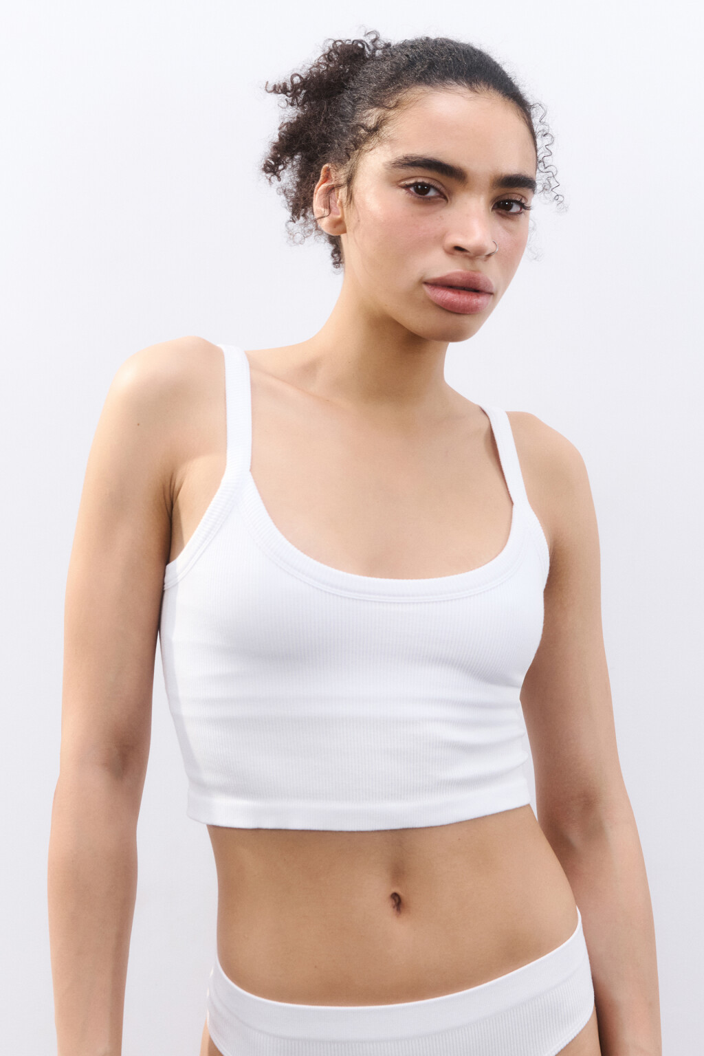Майка-топ бесшовная в рубчик - цвет белый - 3