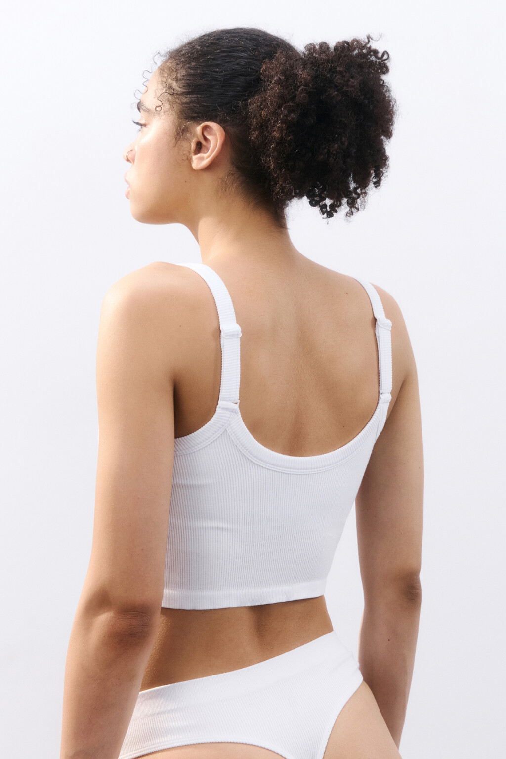 Майка-топ бесшовная в рубчик - цвет белый - 4