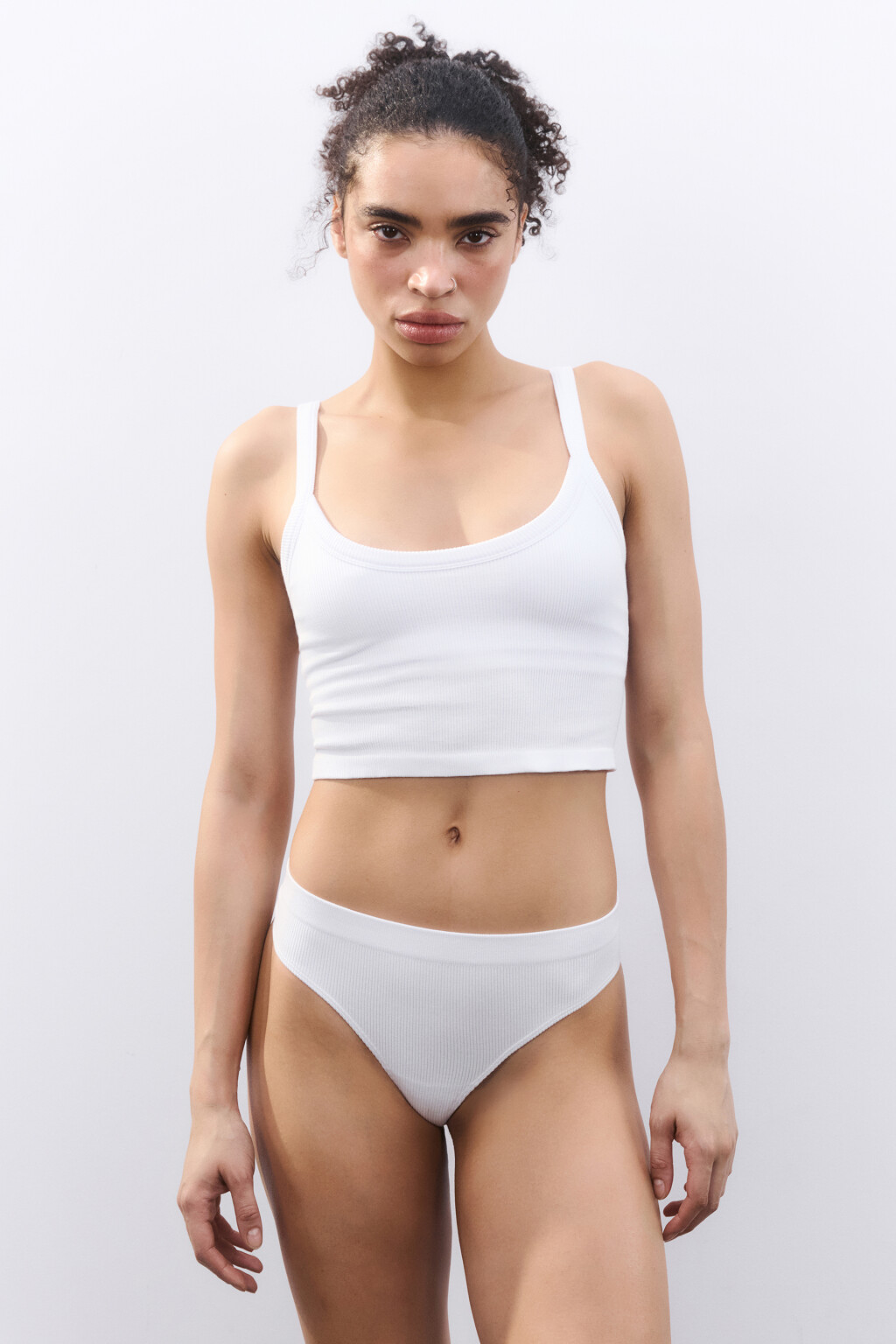 Майка-топ бесшовная в рубчик - цвет белый - 5